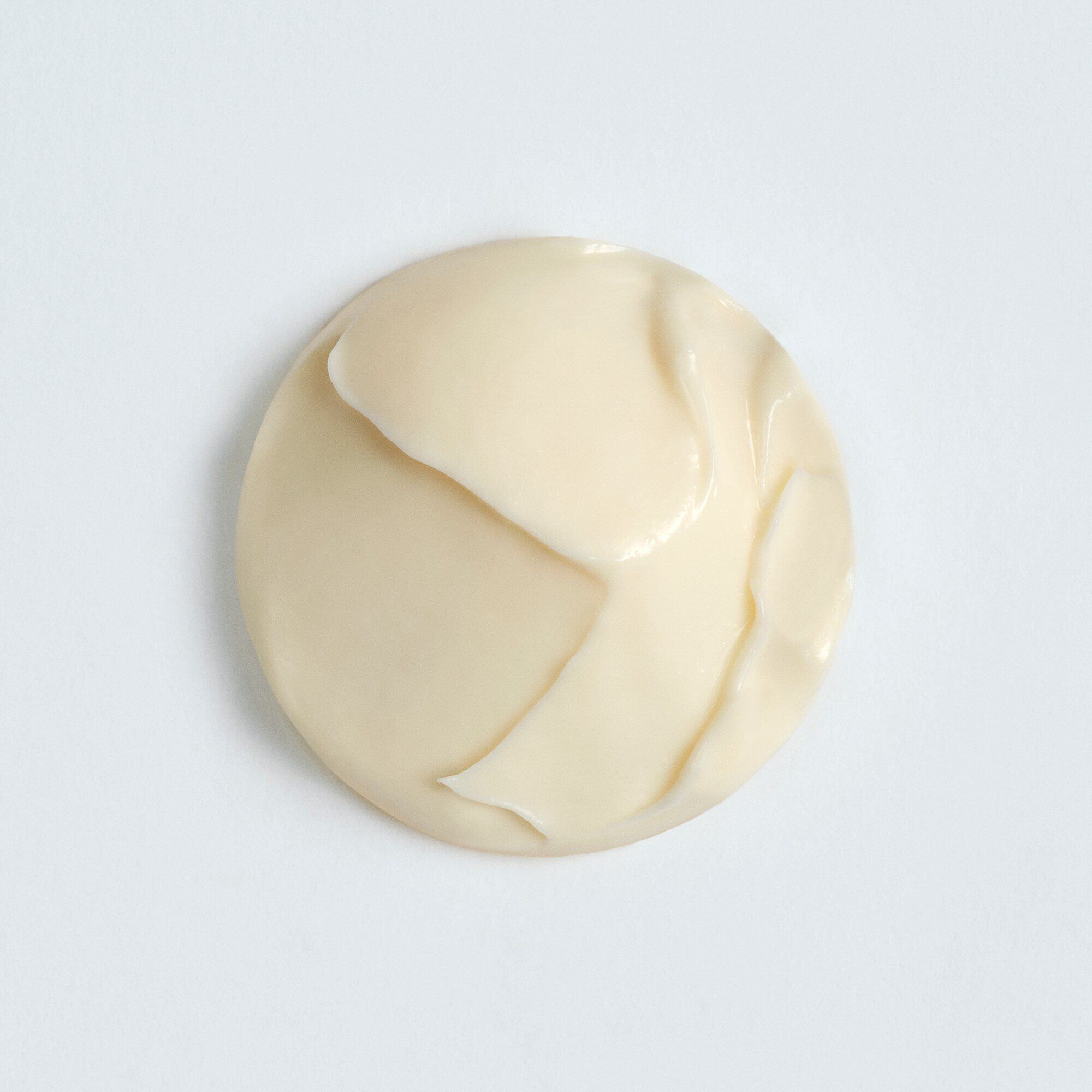 너리싱 풋 밤 75 ml, with a model