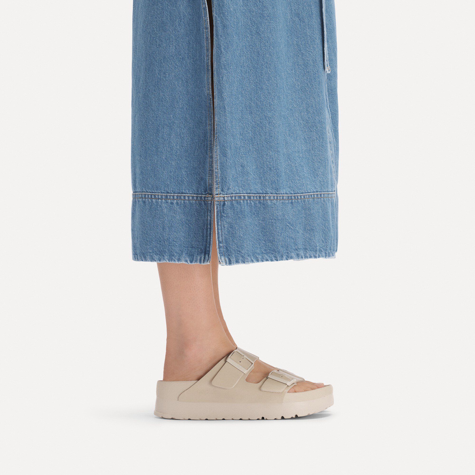 Arizona Flex Platform / アリゾナ フレックス プラットフォーム ナチュラルレザー with a female model