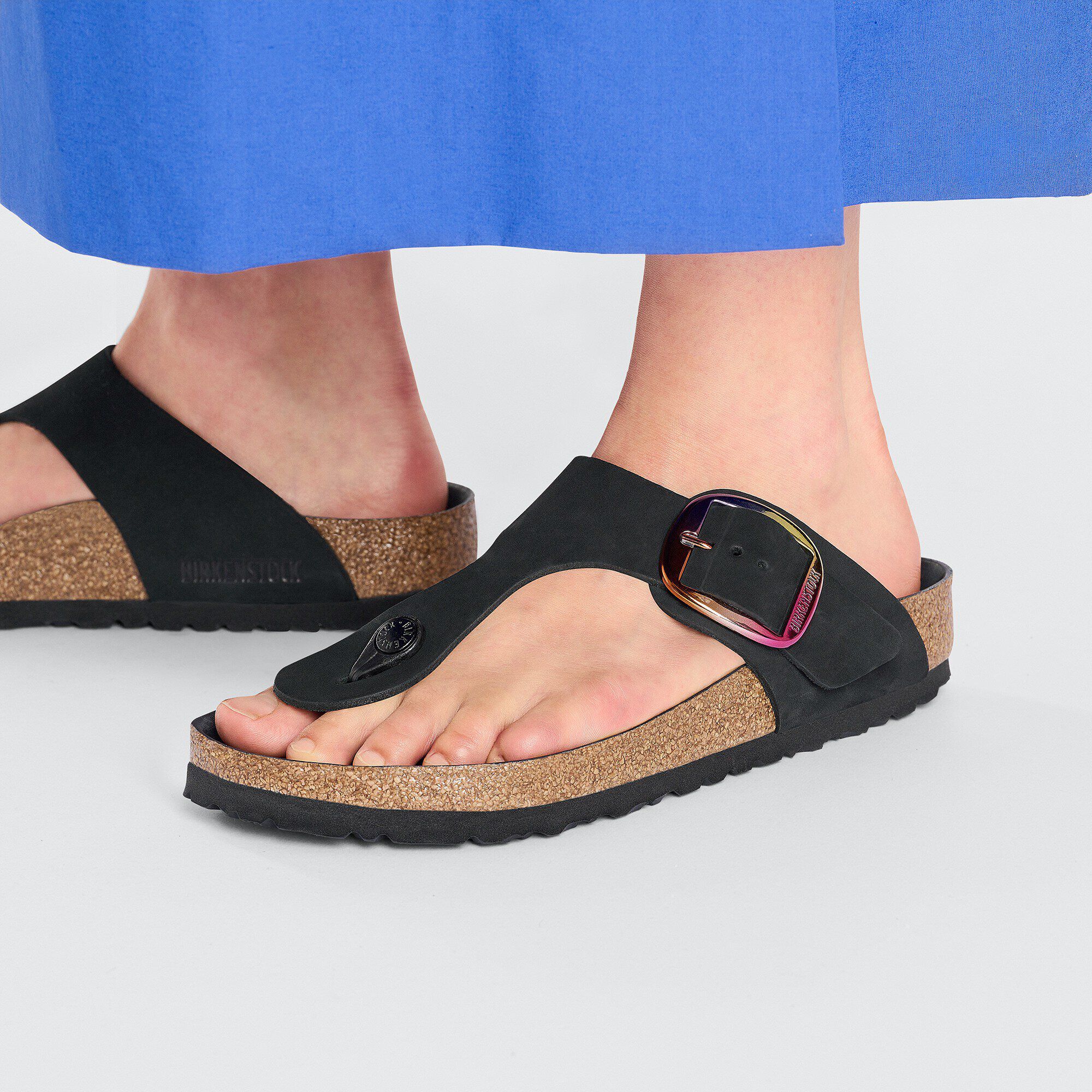 Gizeh Big Buckle Natural Leather Nubuck Close-up with a female model