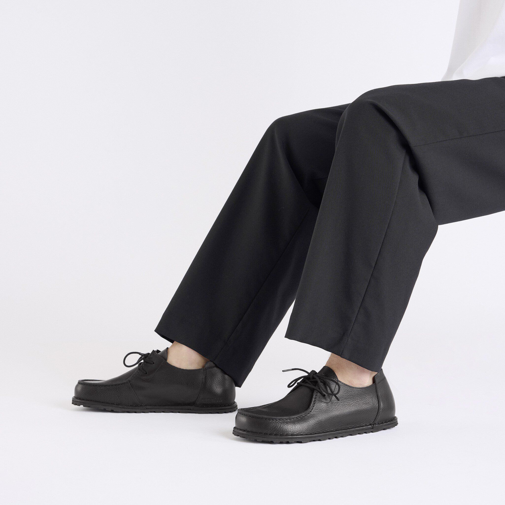 Utti Lace / ウッティ レース」（ナチュラルレザー、ブラック