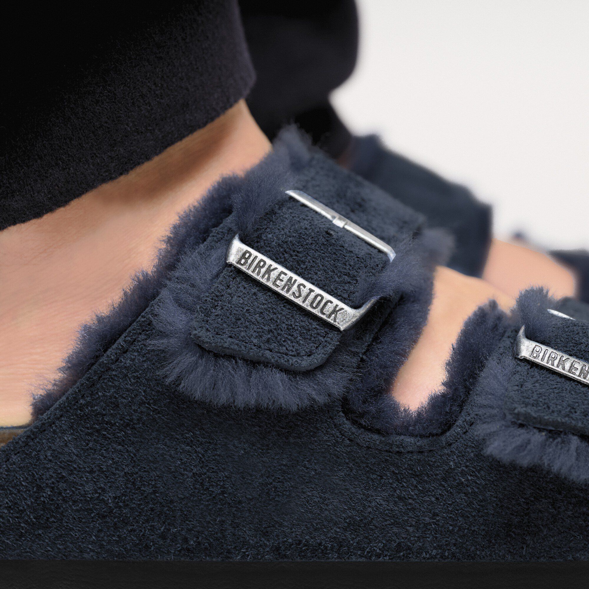 Arizona Shearling / アリゾナ シアリング スエードレザー Close-up with a male model