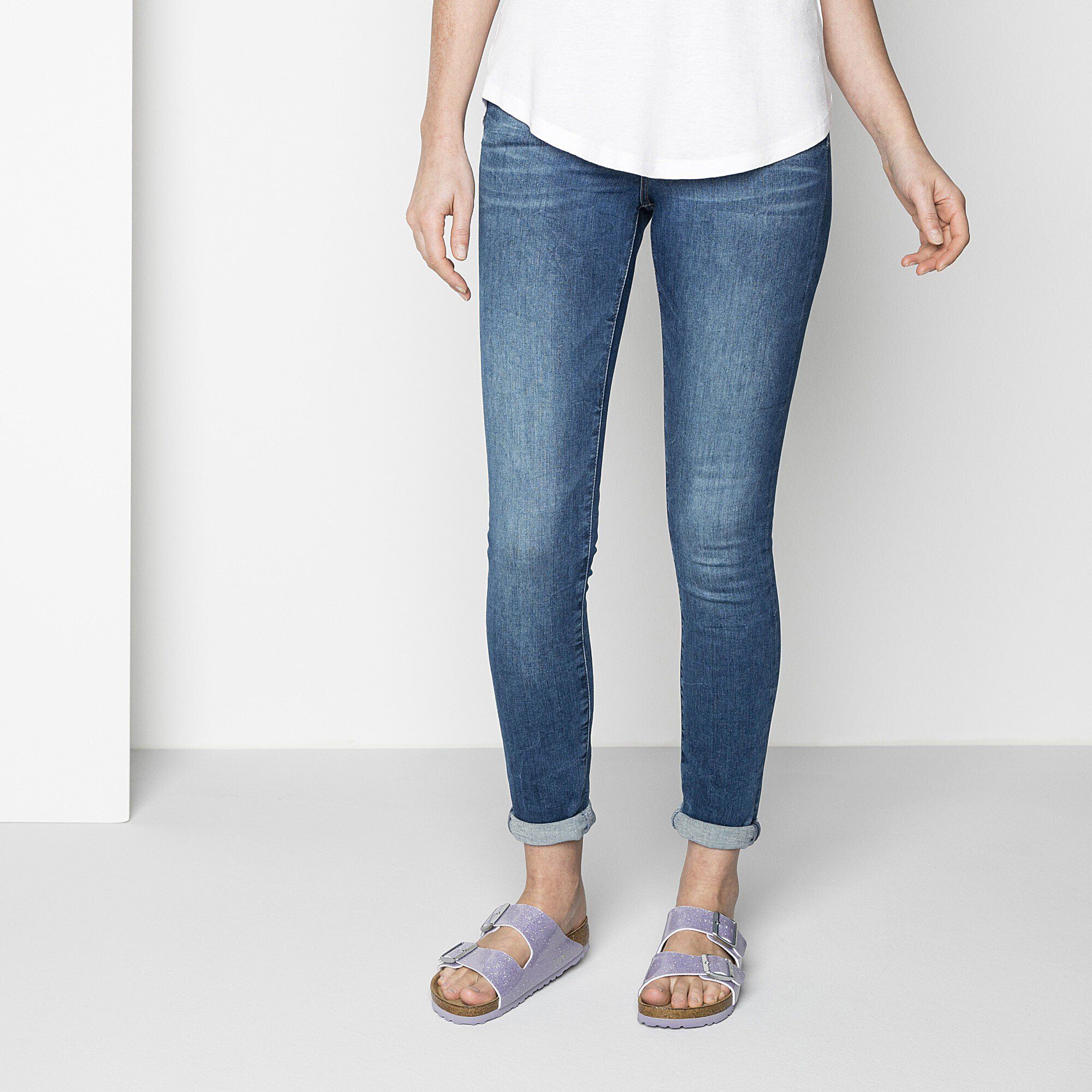 Arizona Soft Footbed / アリゾナ ソフトフットベッド ビルコフロー with a female model