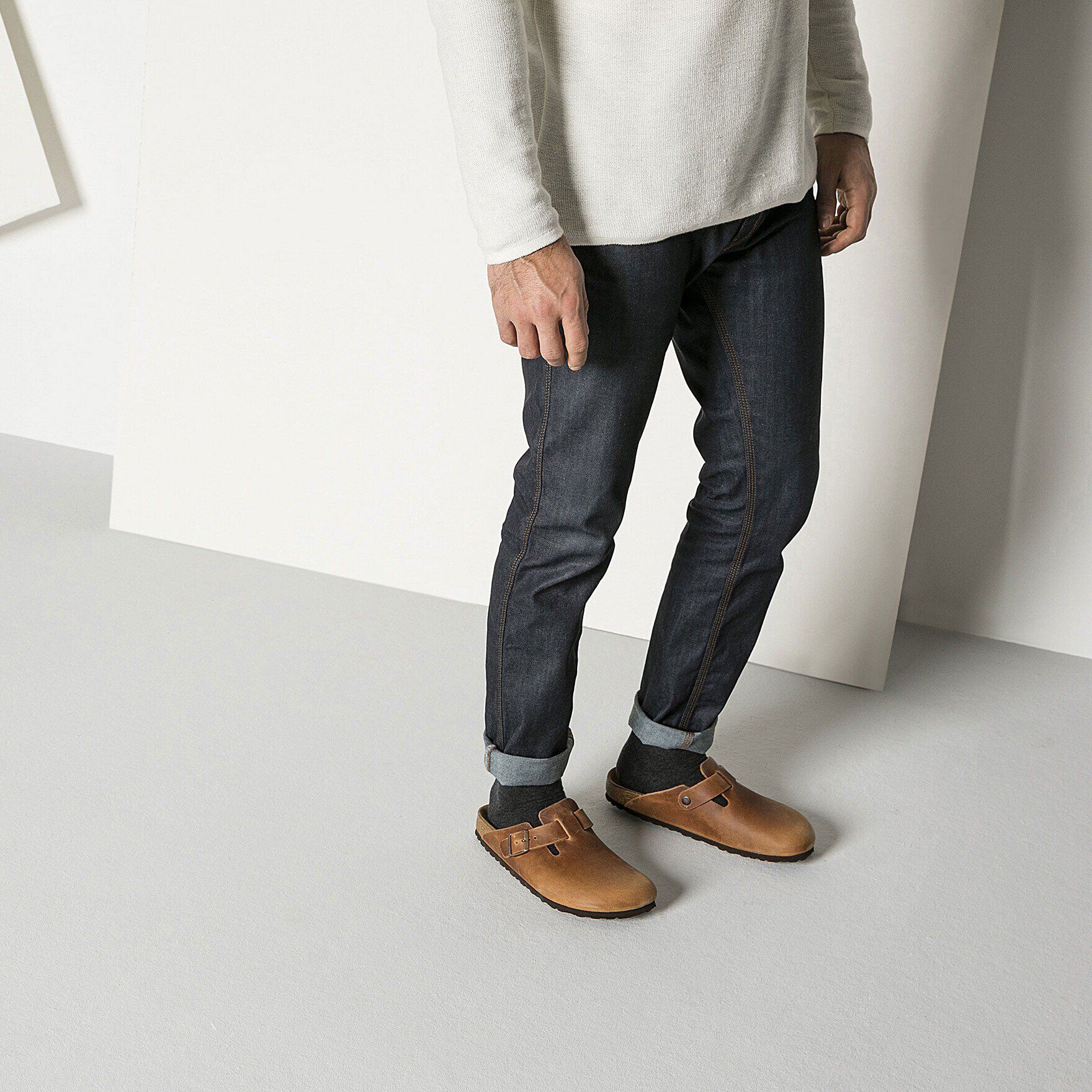 Cotton Sole Men/コットンソール M コットン/ナイロン/ポリウレタン Close-up with a male model