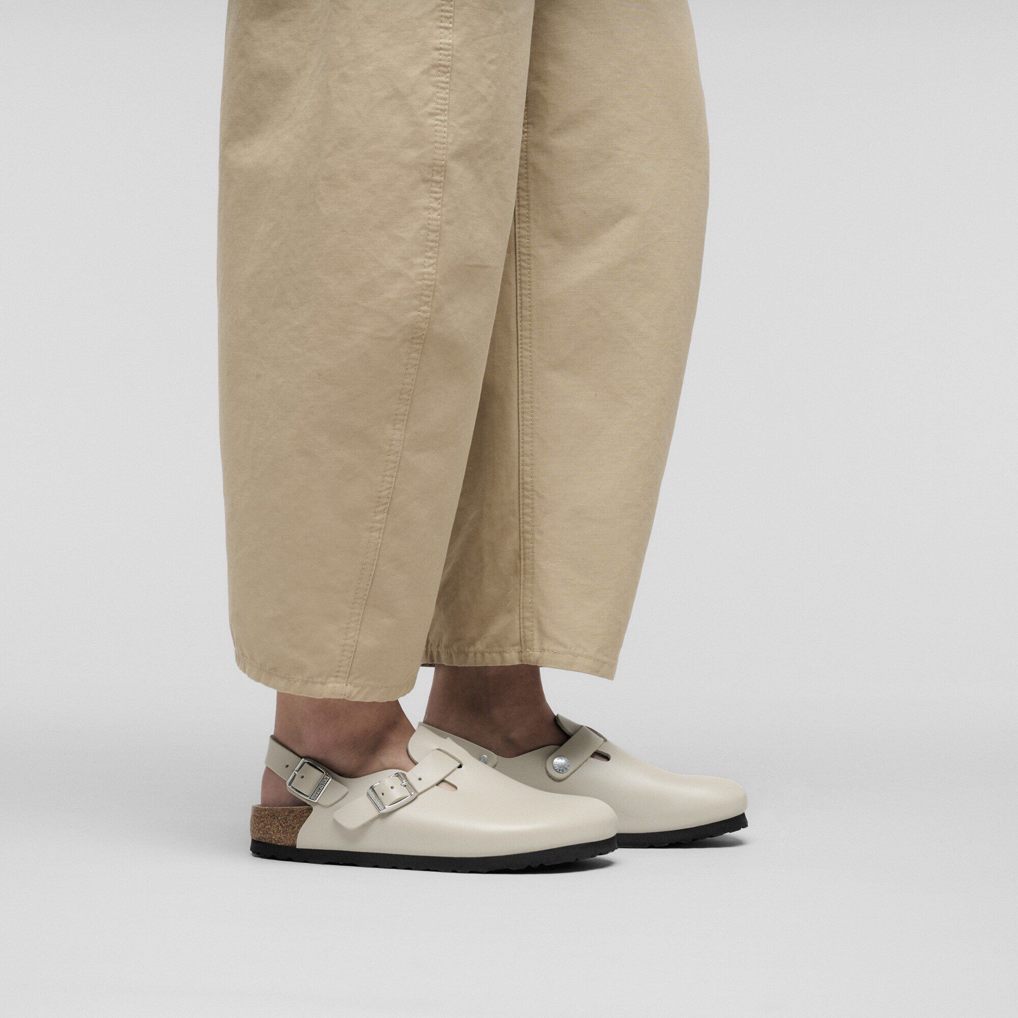 Tokio II Natural Leather with a female model