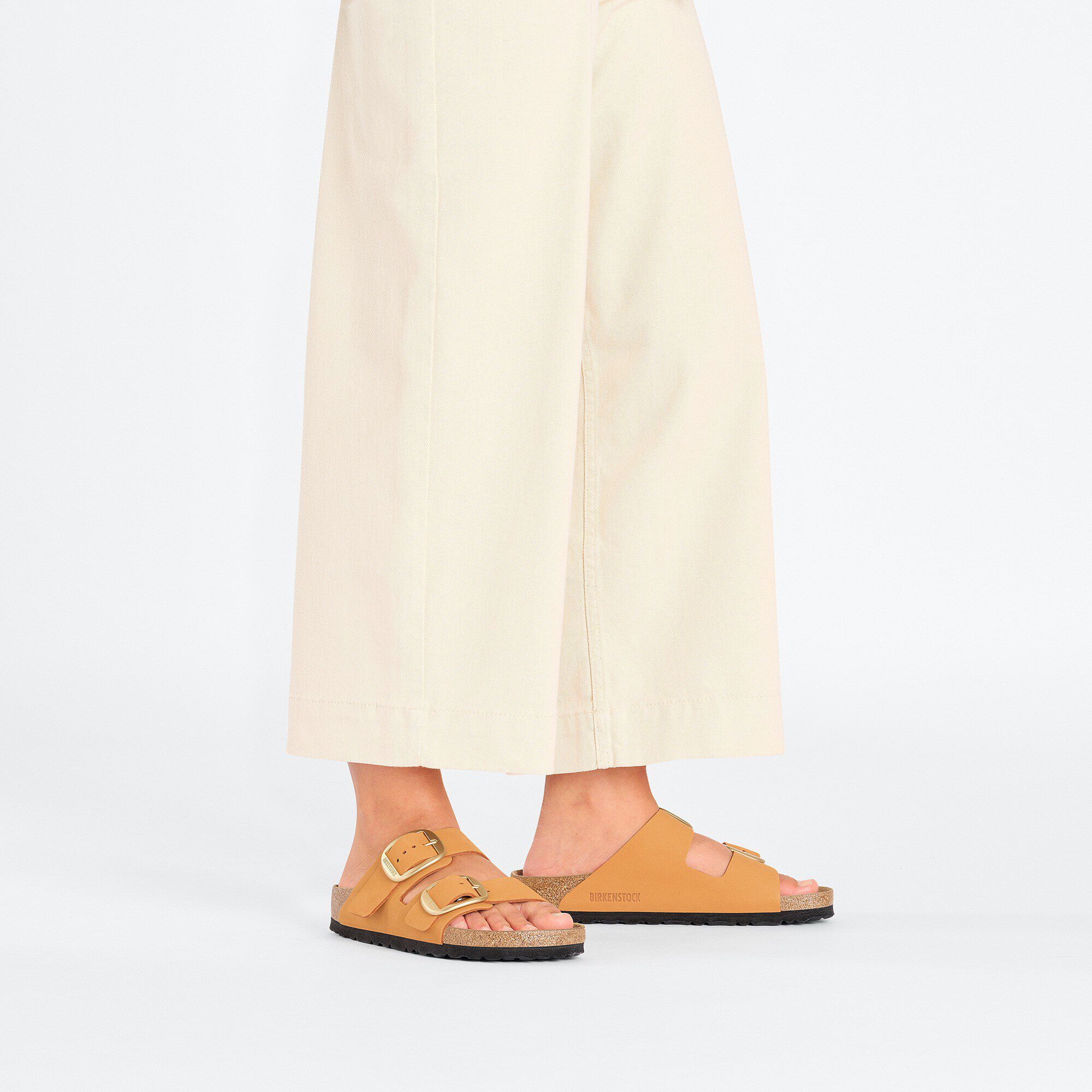 Arizona Big Buckle Nubuk Leather with a female model