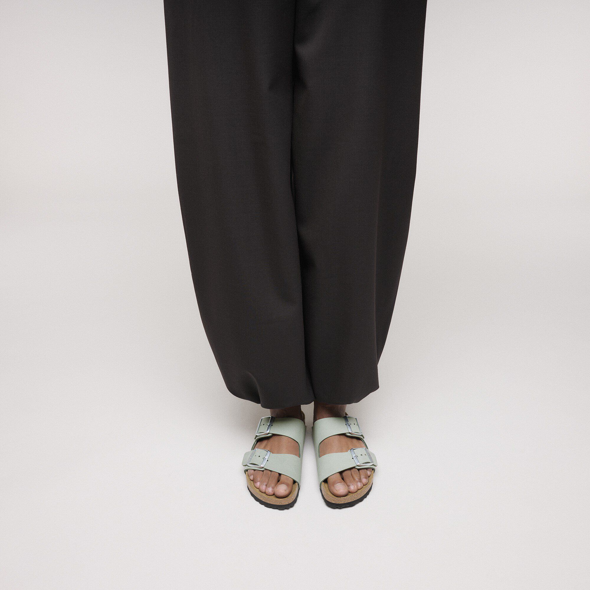 Arizona Nubuk Leather with a female model