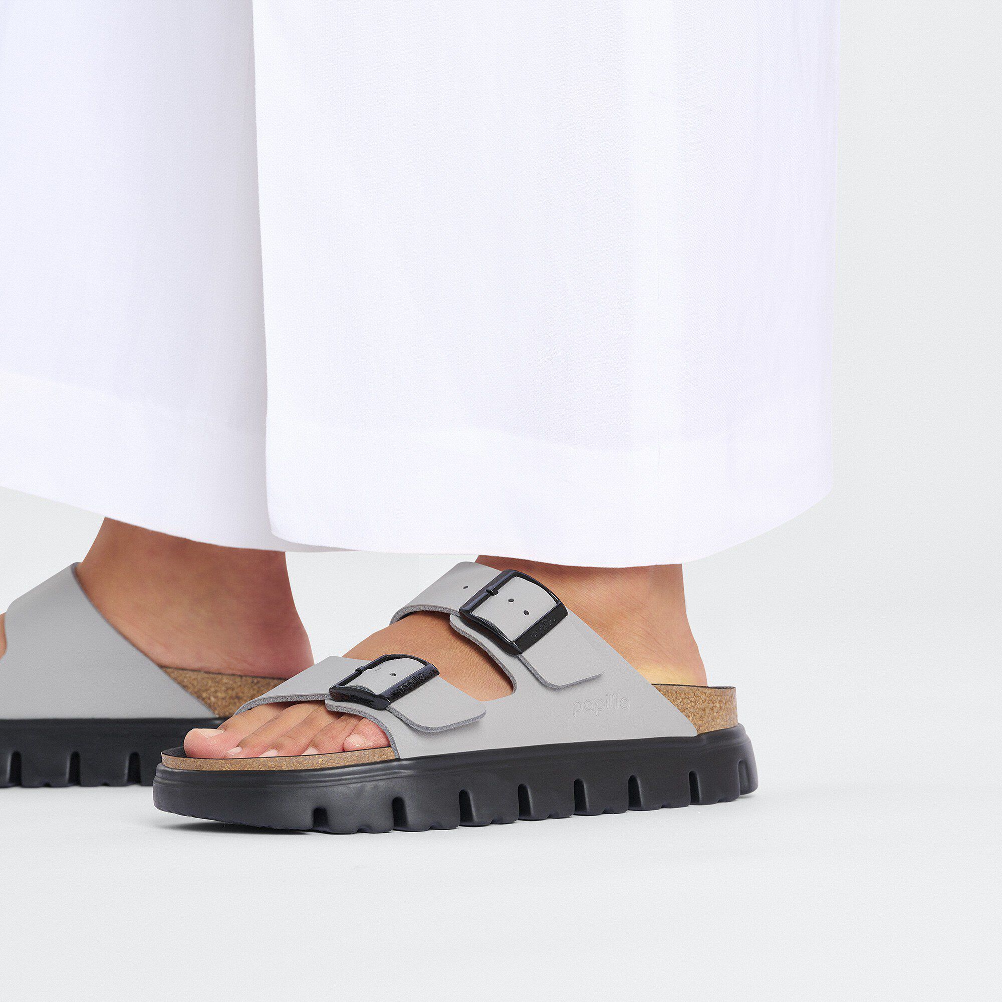 Arizona Chunky Birko-Flor Close-up with a female model