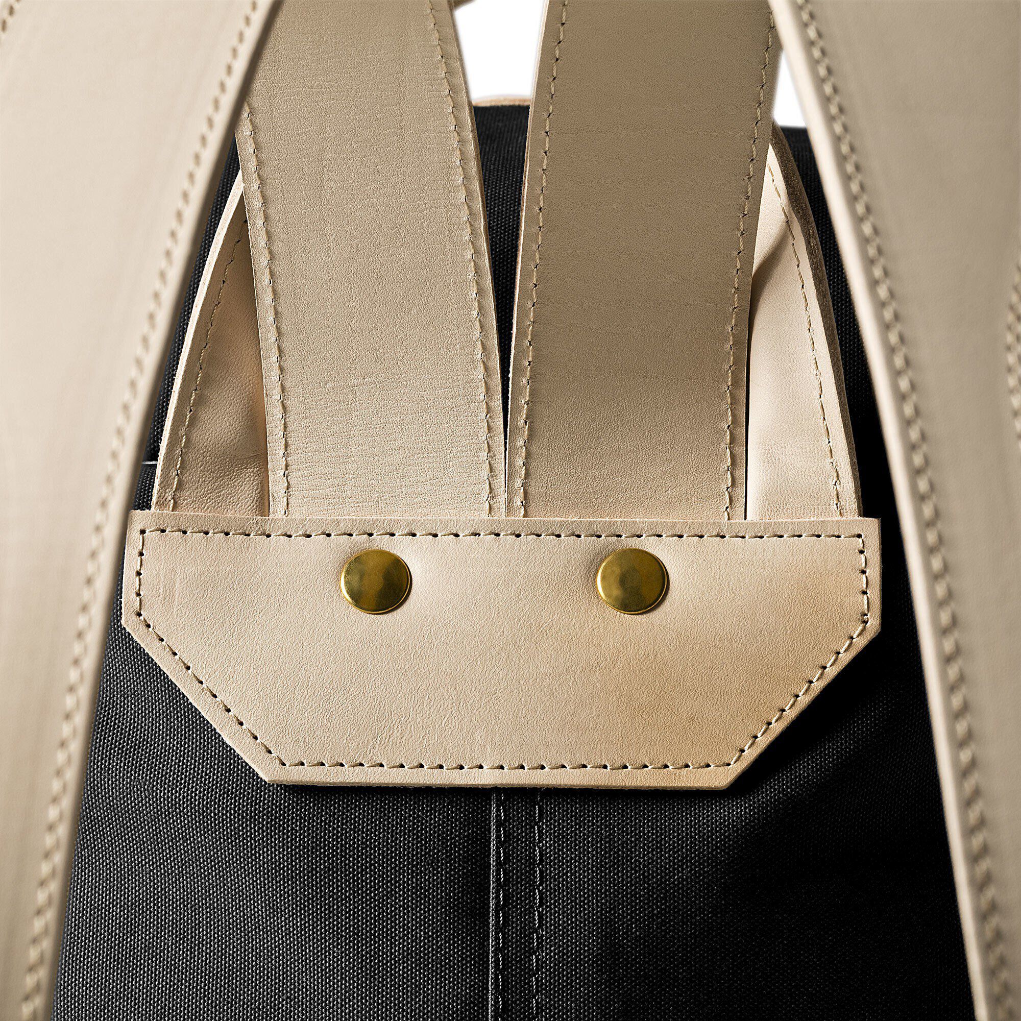 Bag Oslo / オスロ バッグ  Close-up view showing material detail