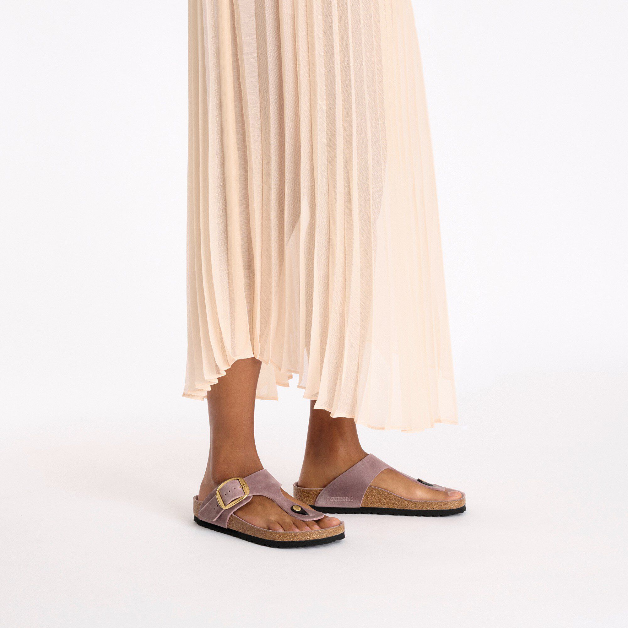 Gizeh Big Buckle Natural Leather Oiled with a female model