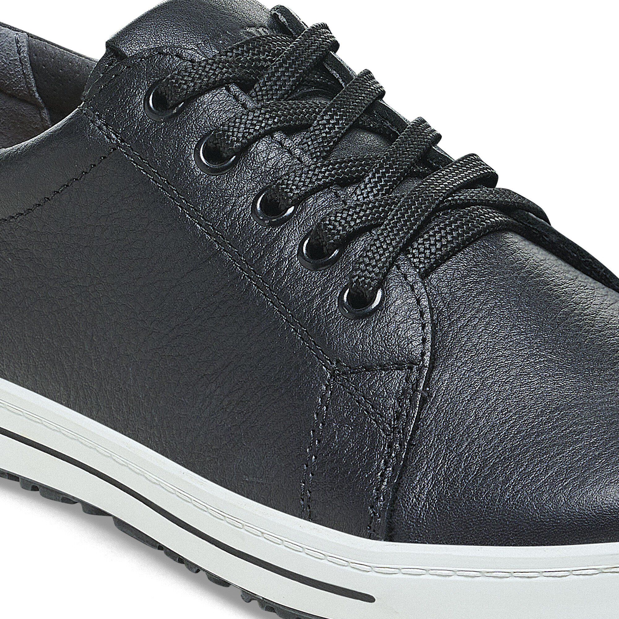 QO 500 Natural Leather Close-up view showing material detail