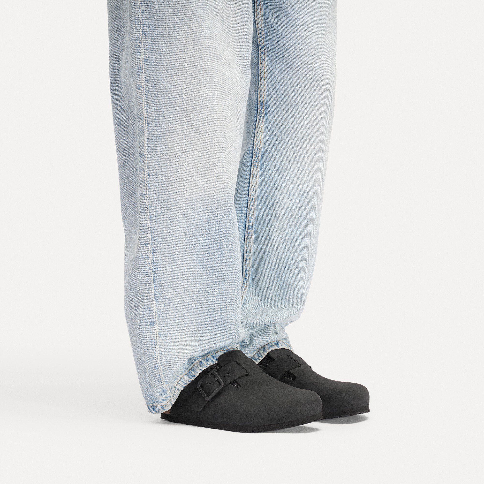 Boston Wire Buckle Nubuk Leather with a male model