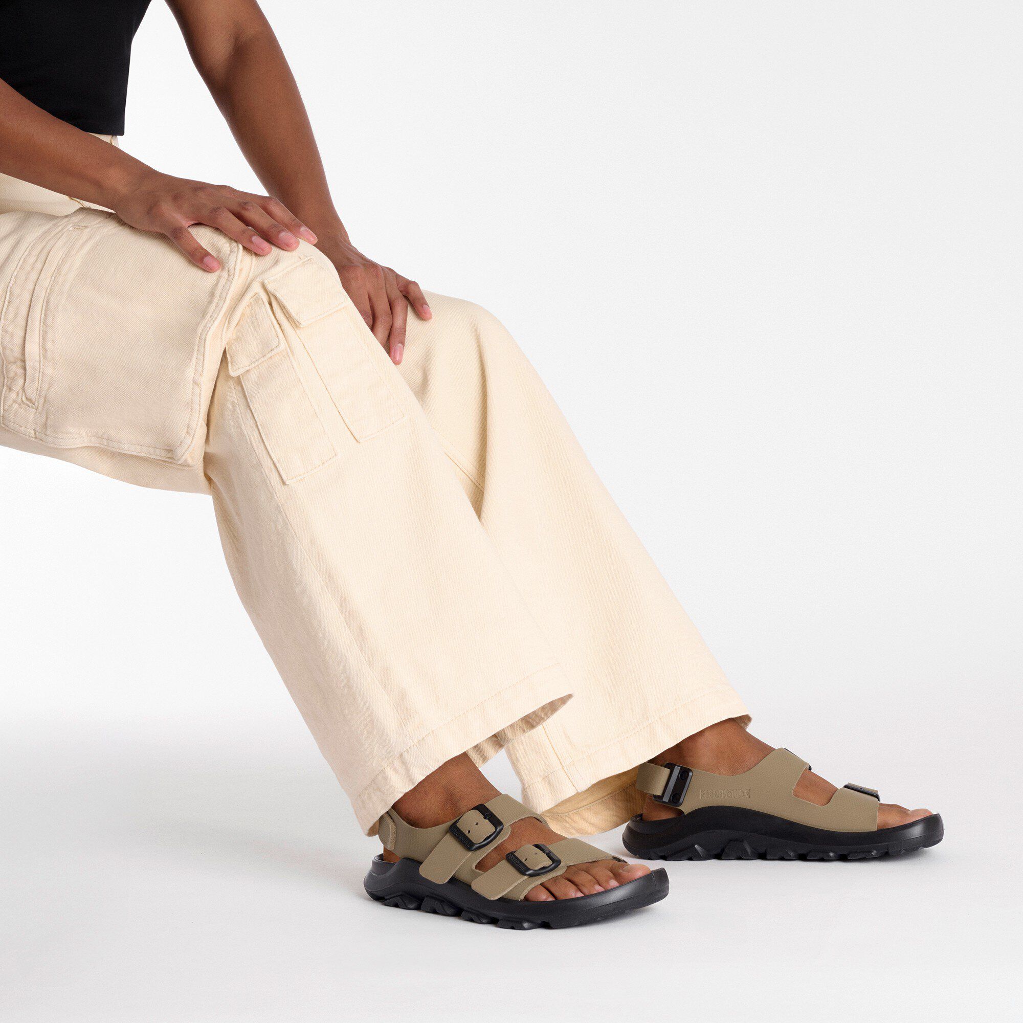 Mogami Terra Birko-Flor with a female model