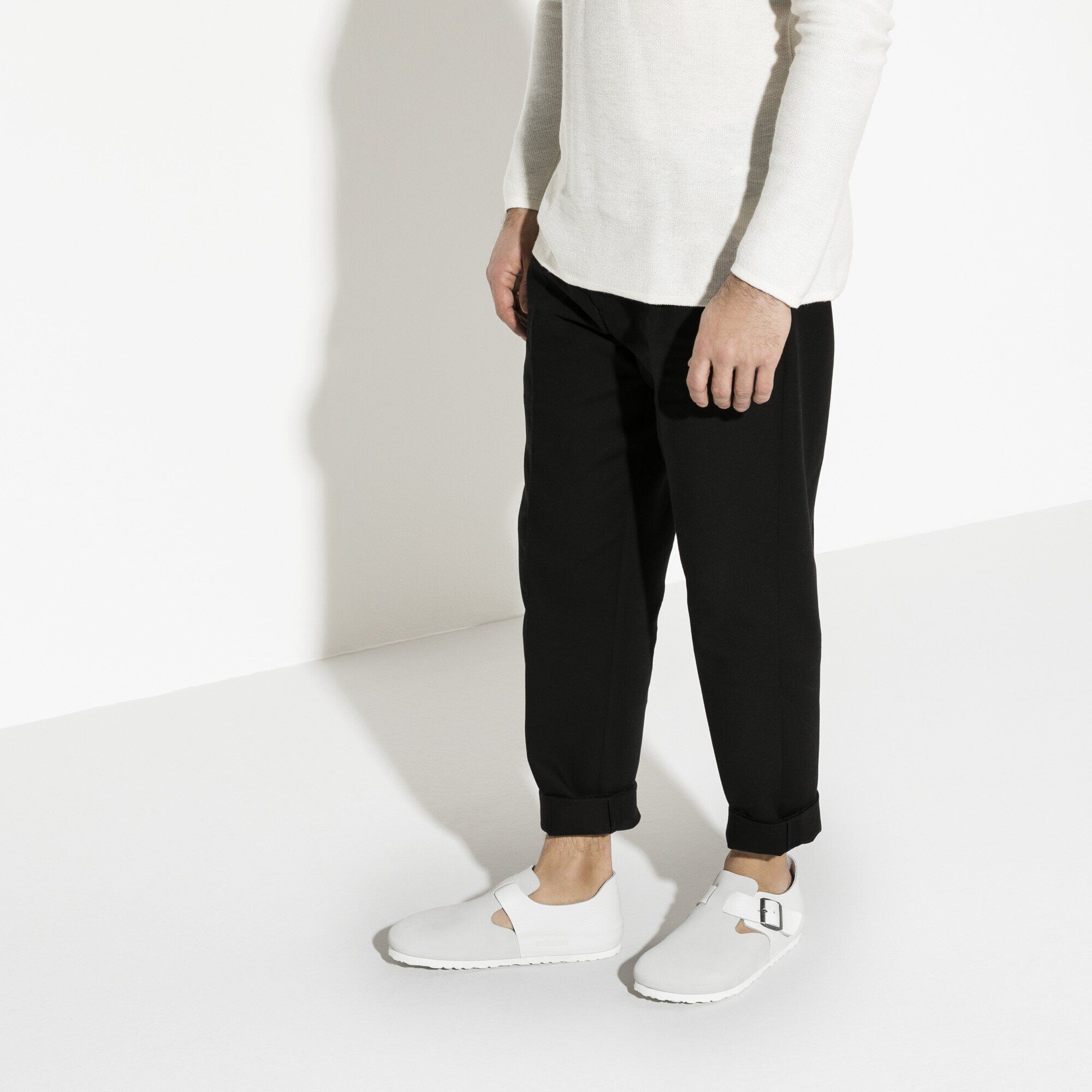 London / ロンドン スエードレザー Close-up with a male model