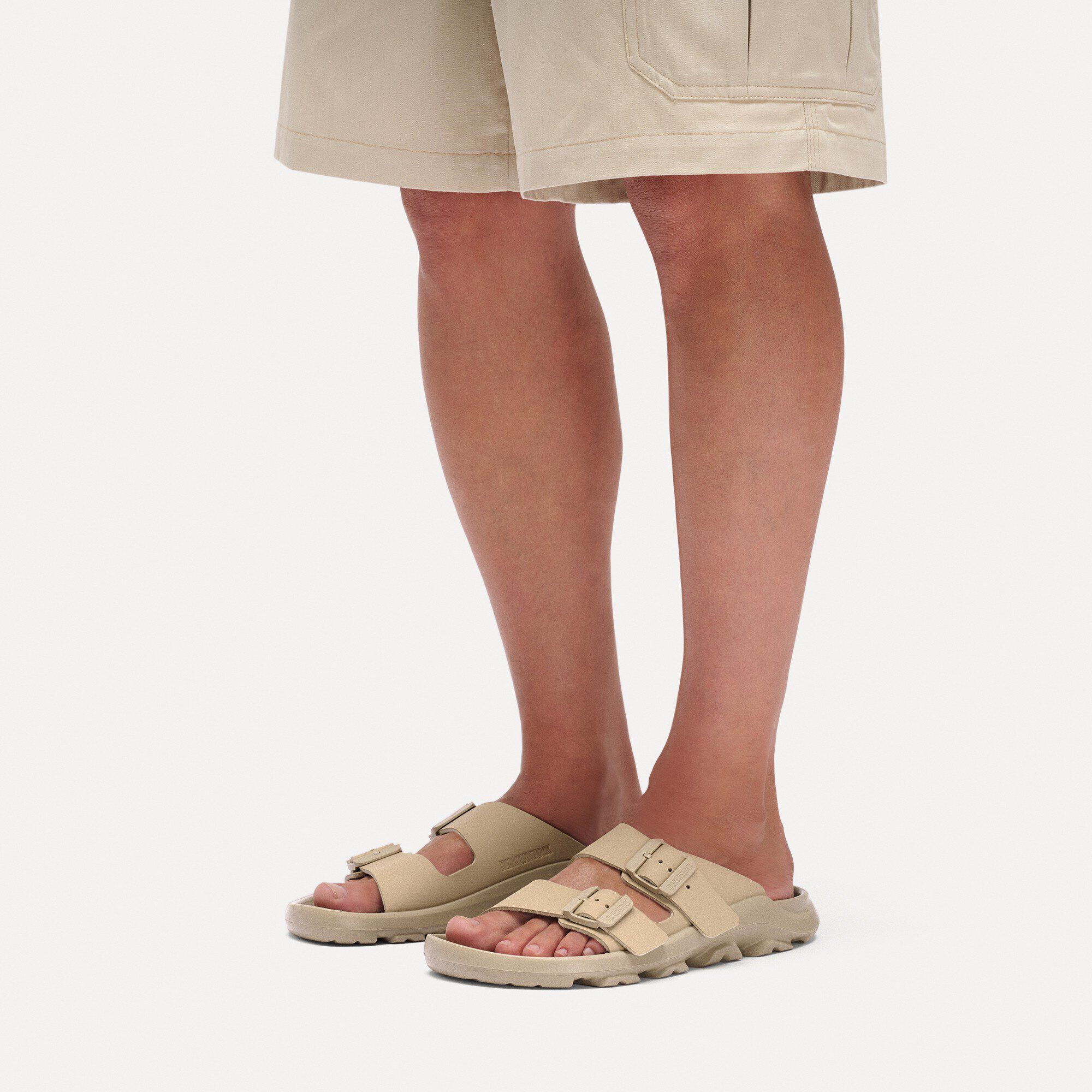 Mogami Terra Stealth Birko-Flor with a male model