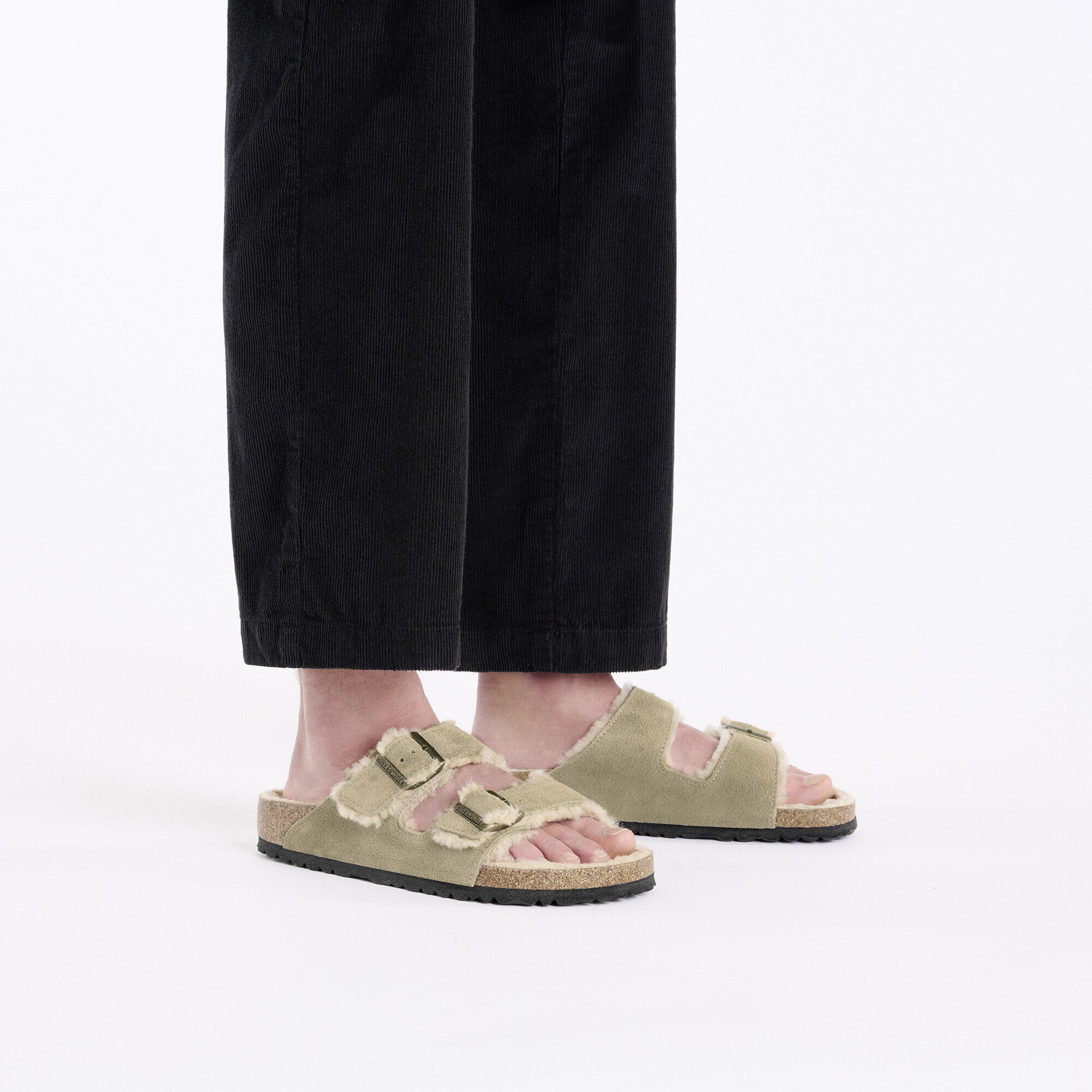 Arizona Shearling / アリゾナ シアリング」（スエードレザー、トープ