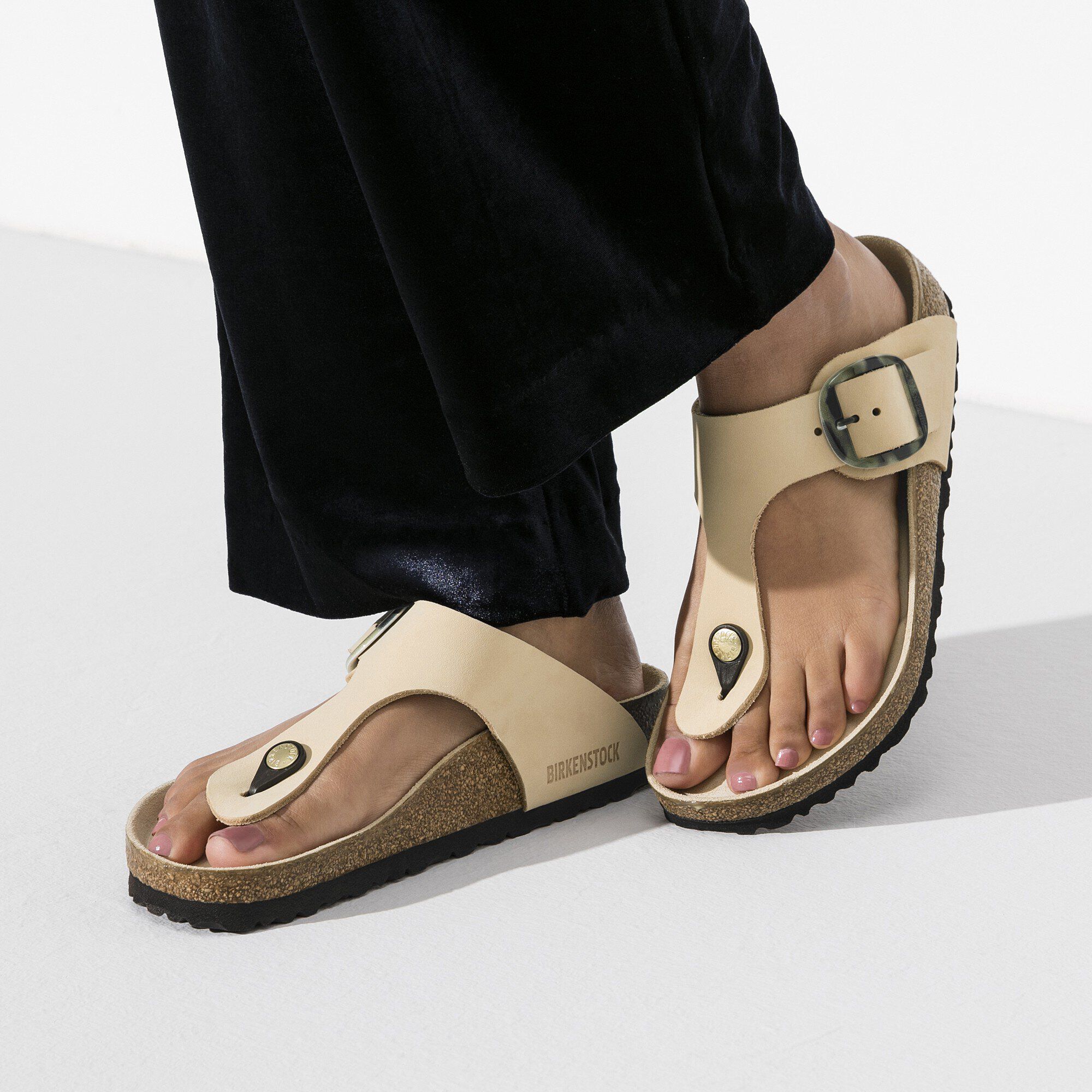 Gizeh Big Buckle Nubuck Leather