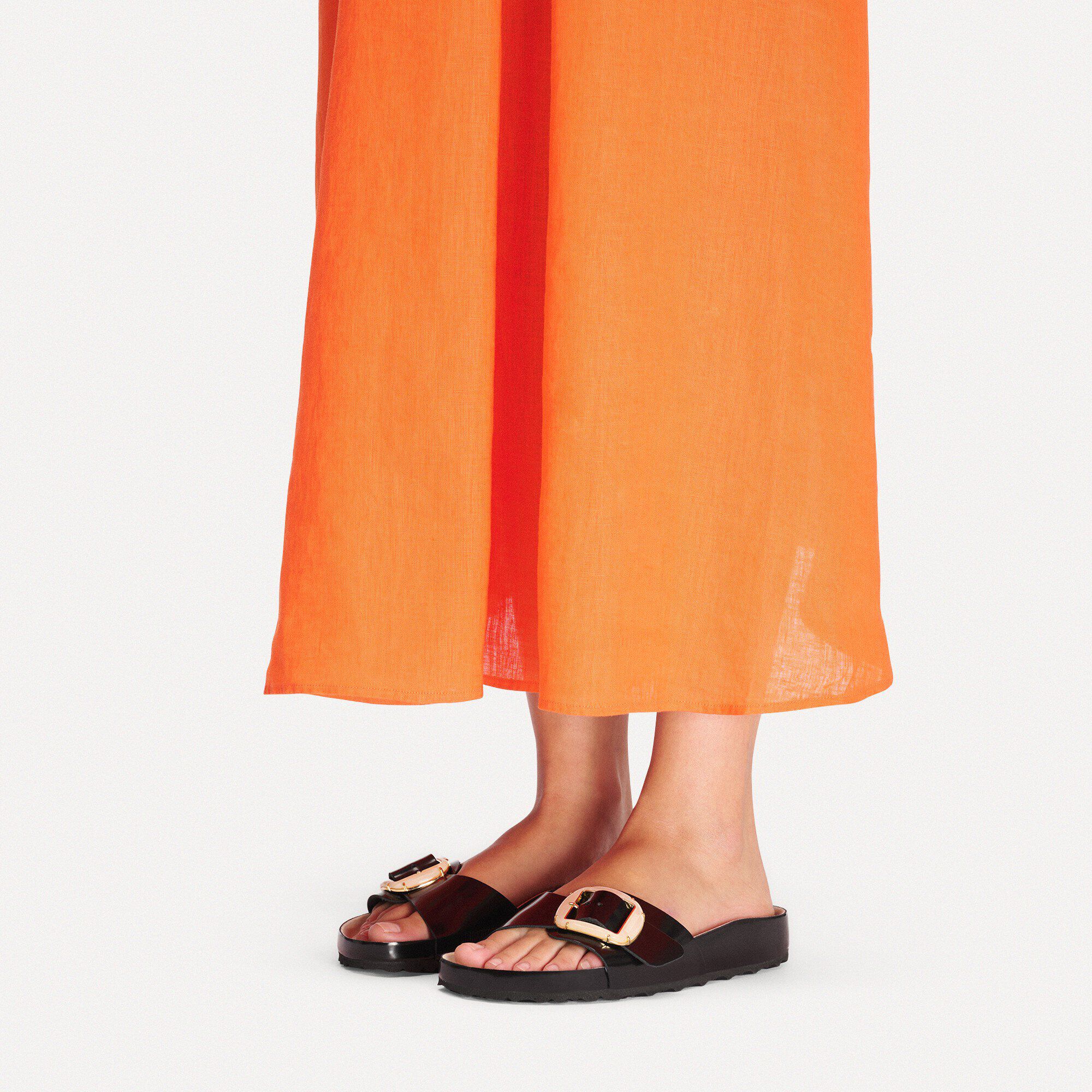 Madrid Big Buckle Pearl Natural Leather Patent with a female model