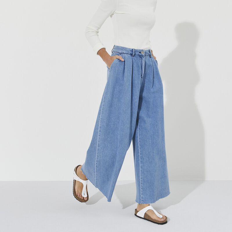 BIRKENSTOCK Gizeh Natural Leather Patent Patent White Lounge Fit detail