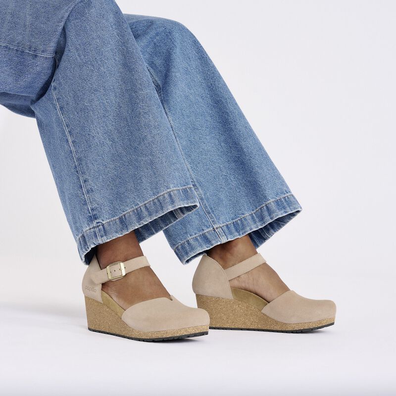 BIRKENSTOCK Mary Suede Leather Warm Sand Soft Sole detail