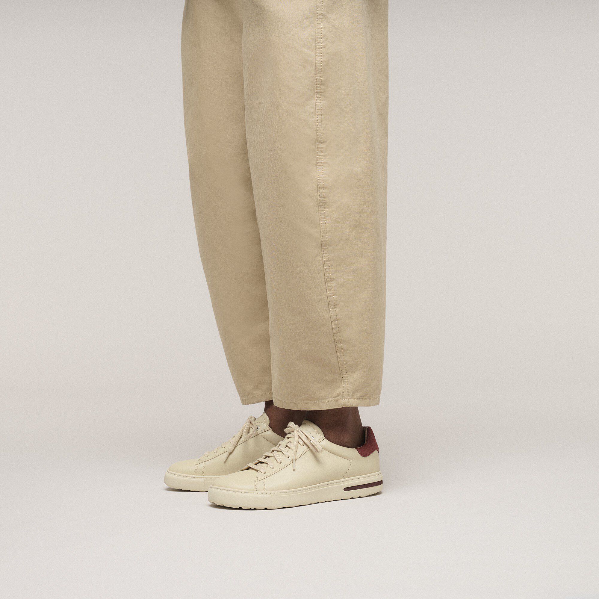 Bend Low Leather in Color Eggshell/Zinfandel | BIRKENSTOCK US