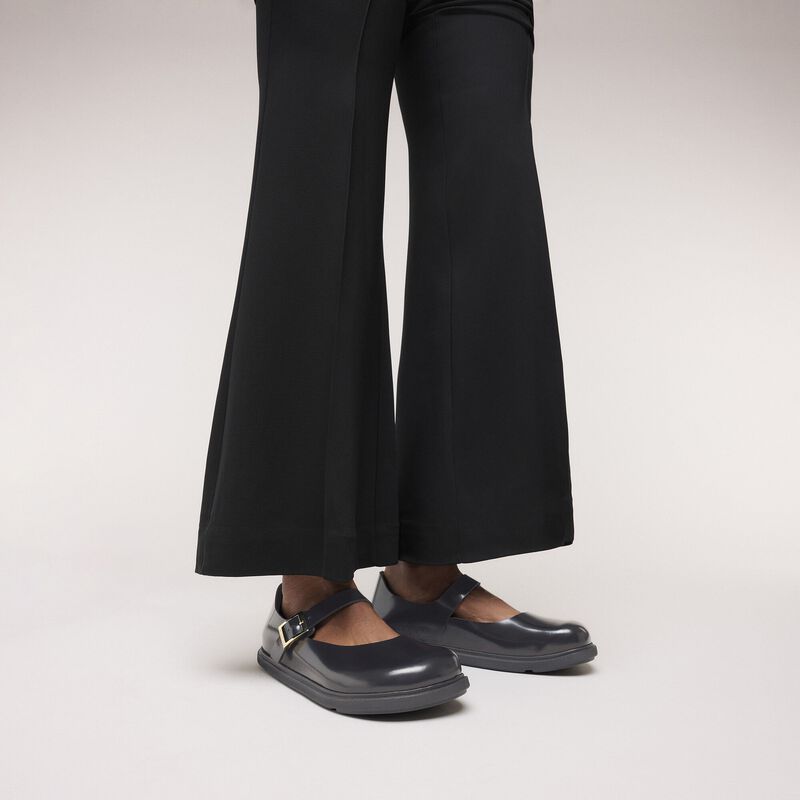 BIRKENSTOCK Mantova Cup Sole Natural Leather Patent High Shine Black Soft Footbed detail
