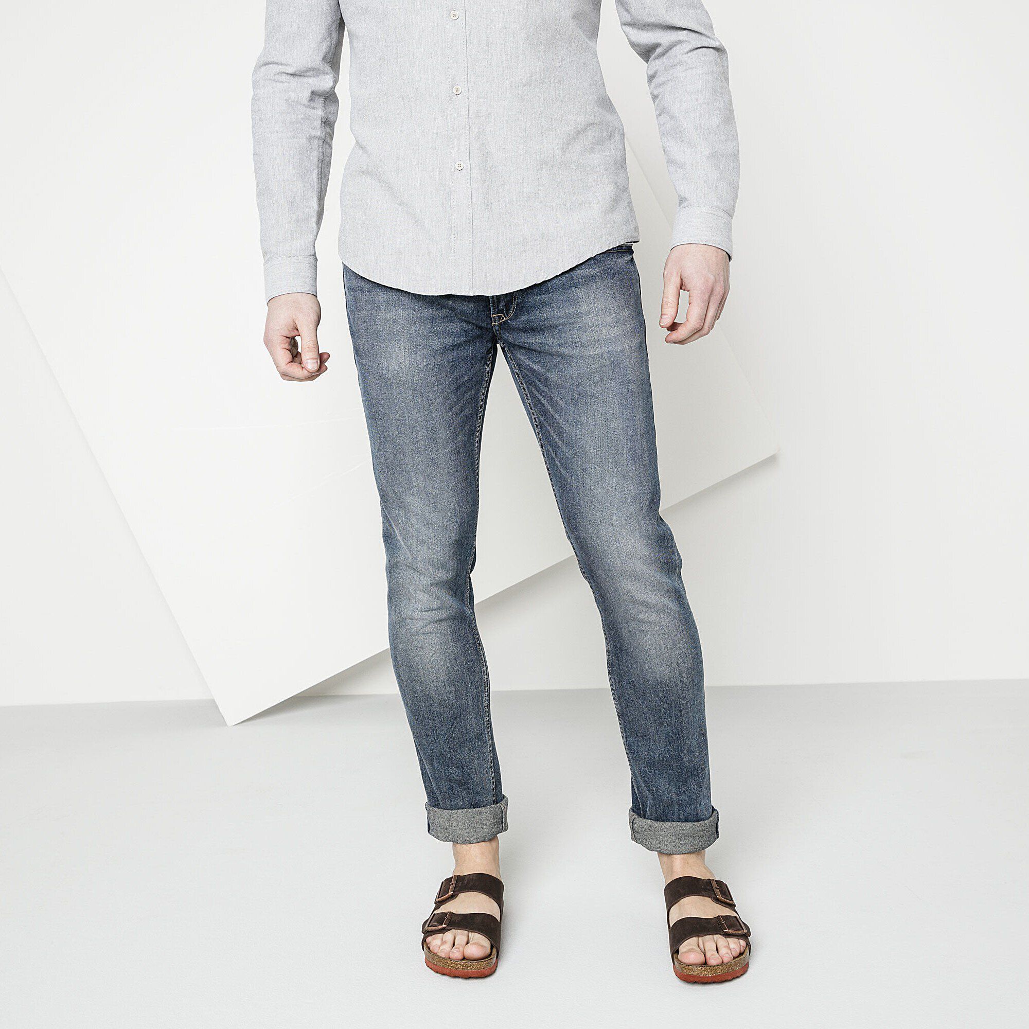 Arizona Soft Footbed Oiled Leather Close-up with a male model