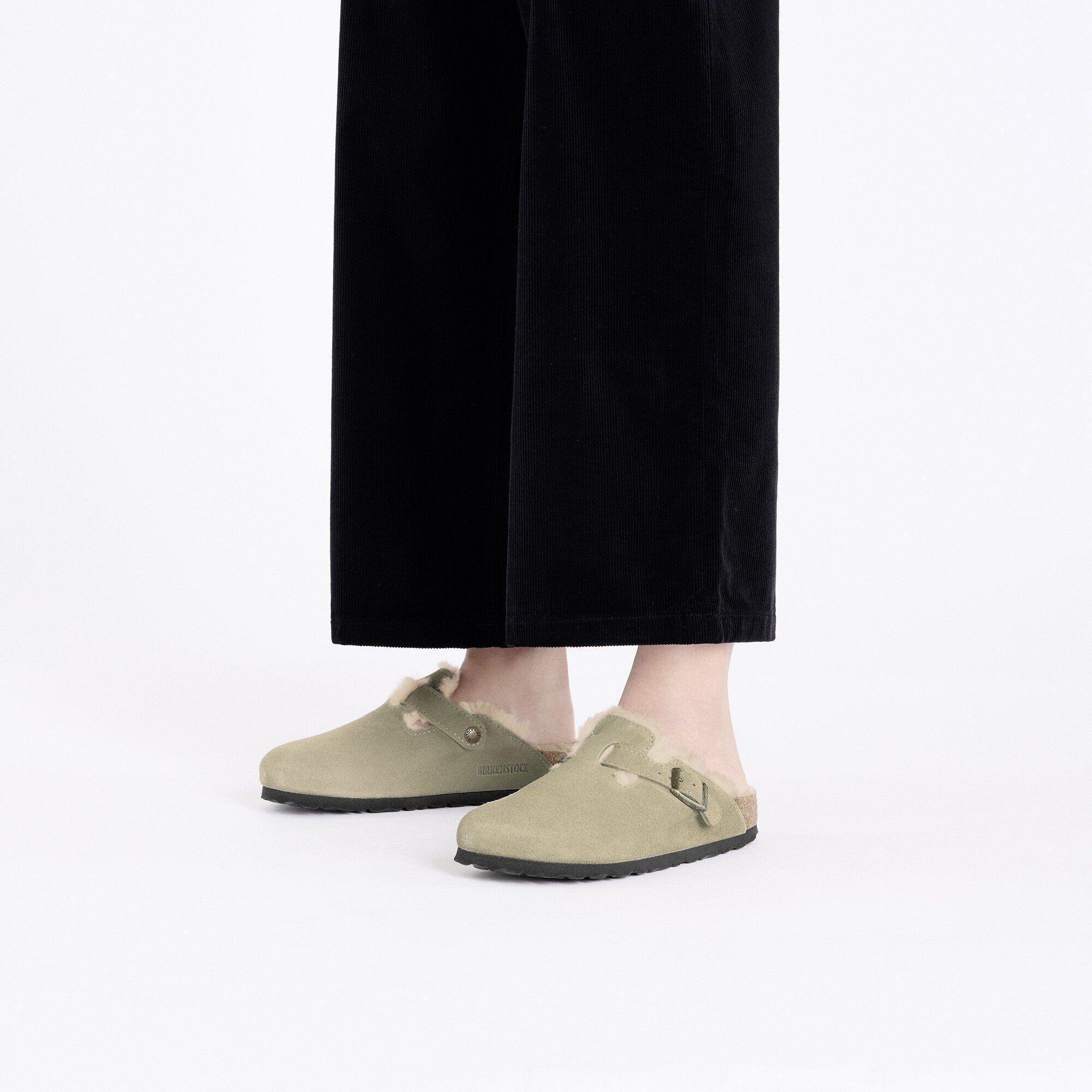 Sabots Boston doubl&eacute;s de rason et chaussettes Cotton Twist  with a female model