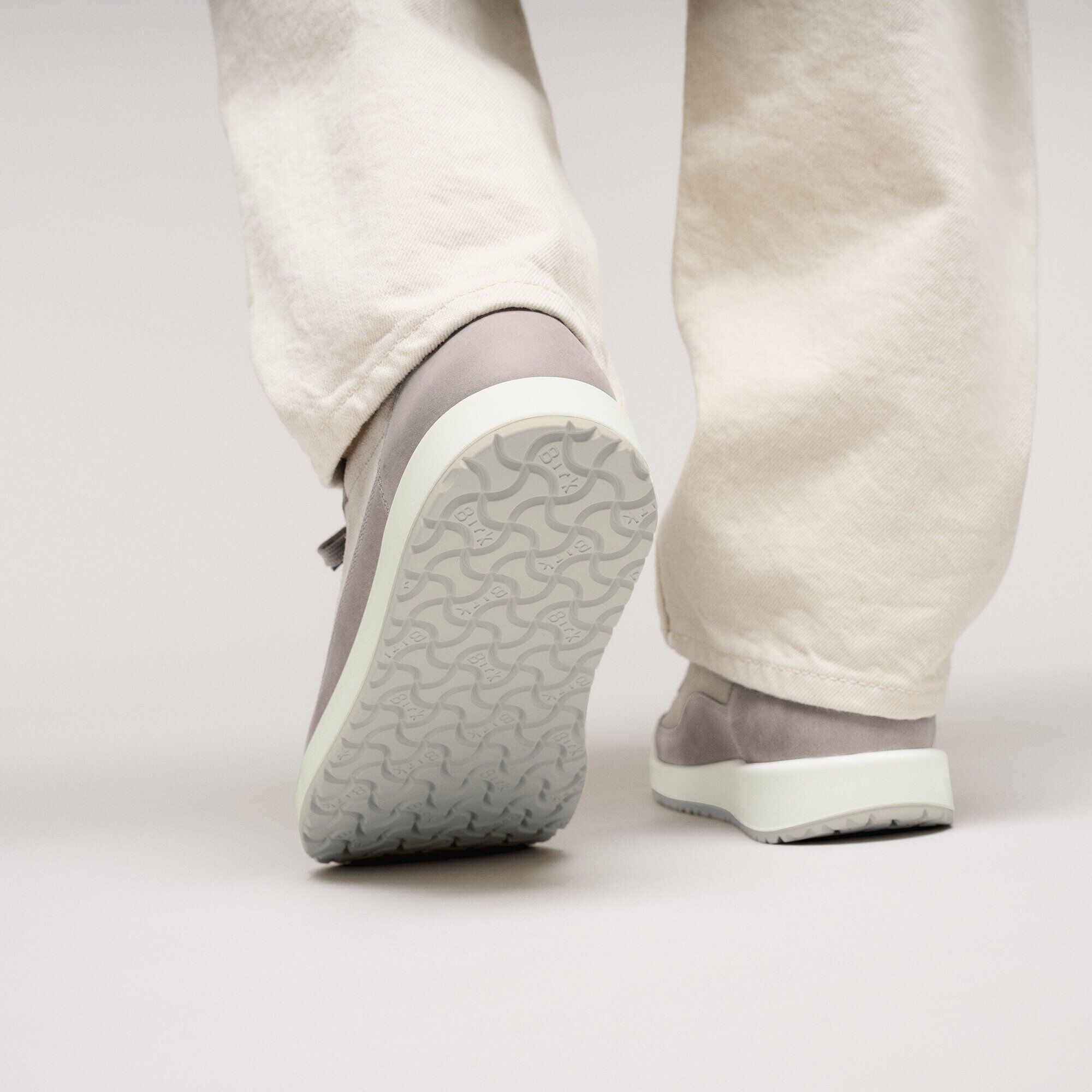 Honnef City Mixed Leather Close-up with a male model