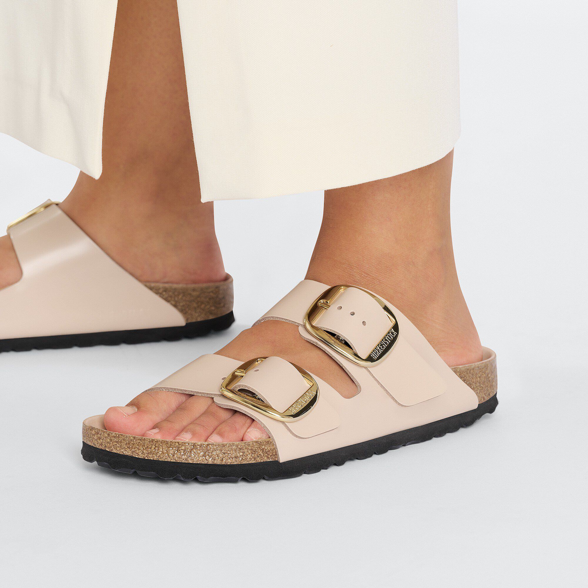 サンダル・ミュール BIRKENSTOCK Women Sandals 1030012 NATURAL Beige Arizona Big Buckle Natural Leather Patent in Color High