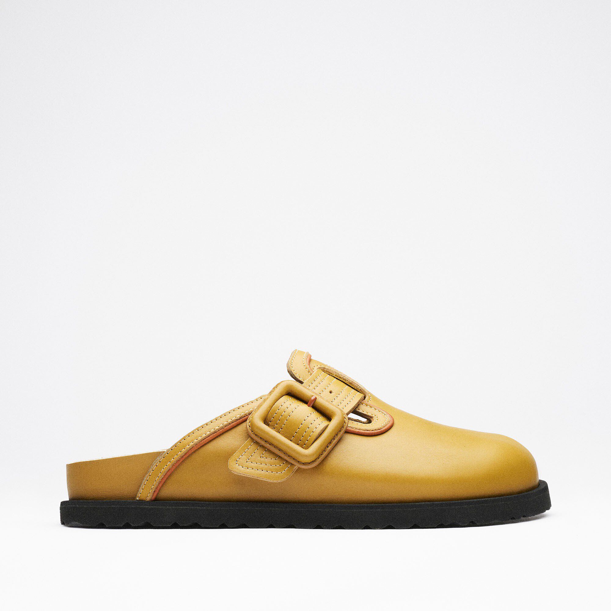 1774 Boston Leather Leather - a side view