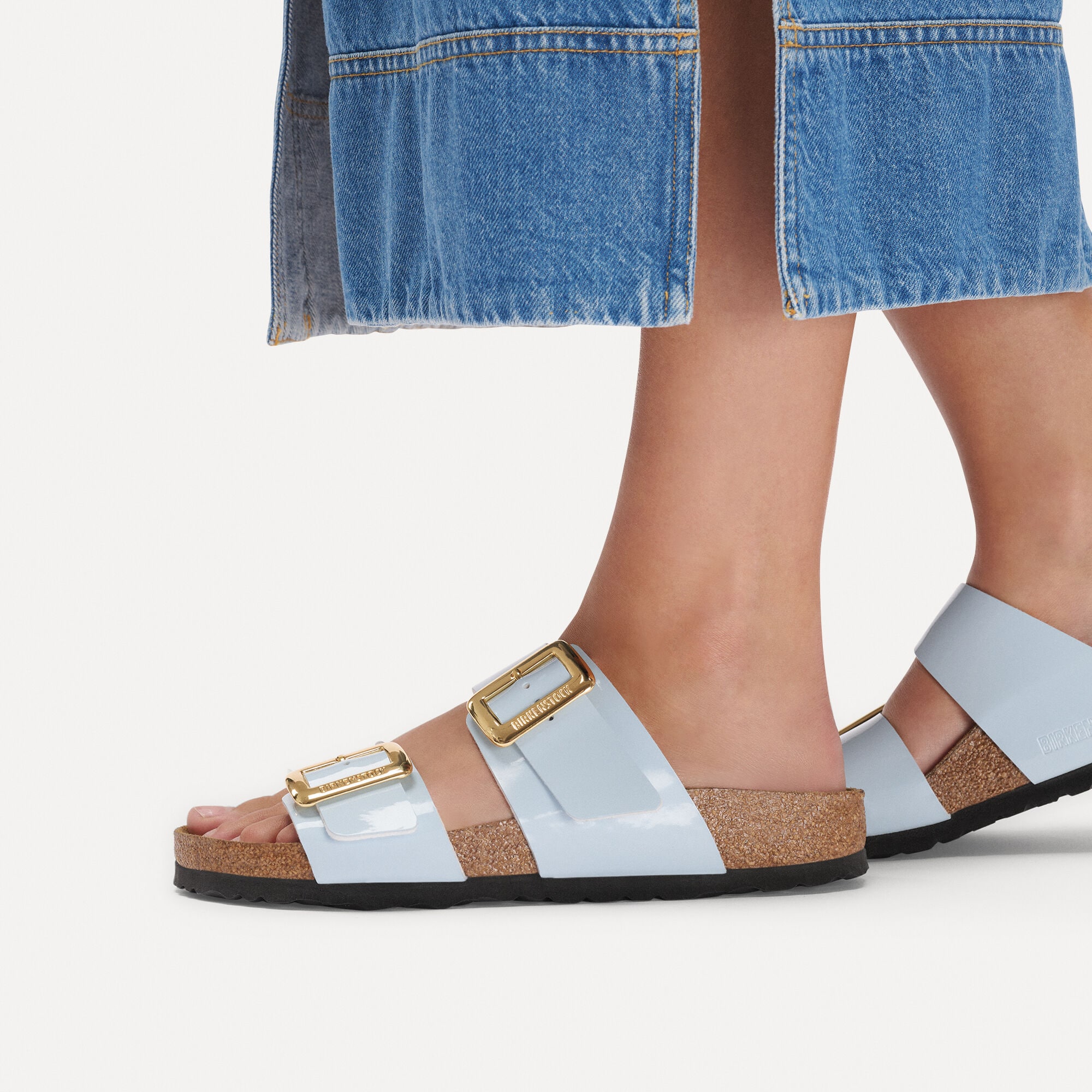 Sydney Luxe Buckle Birko-Flor verni Close-up with a female model