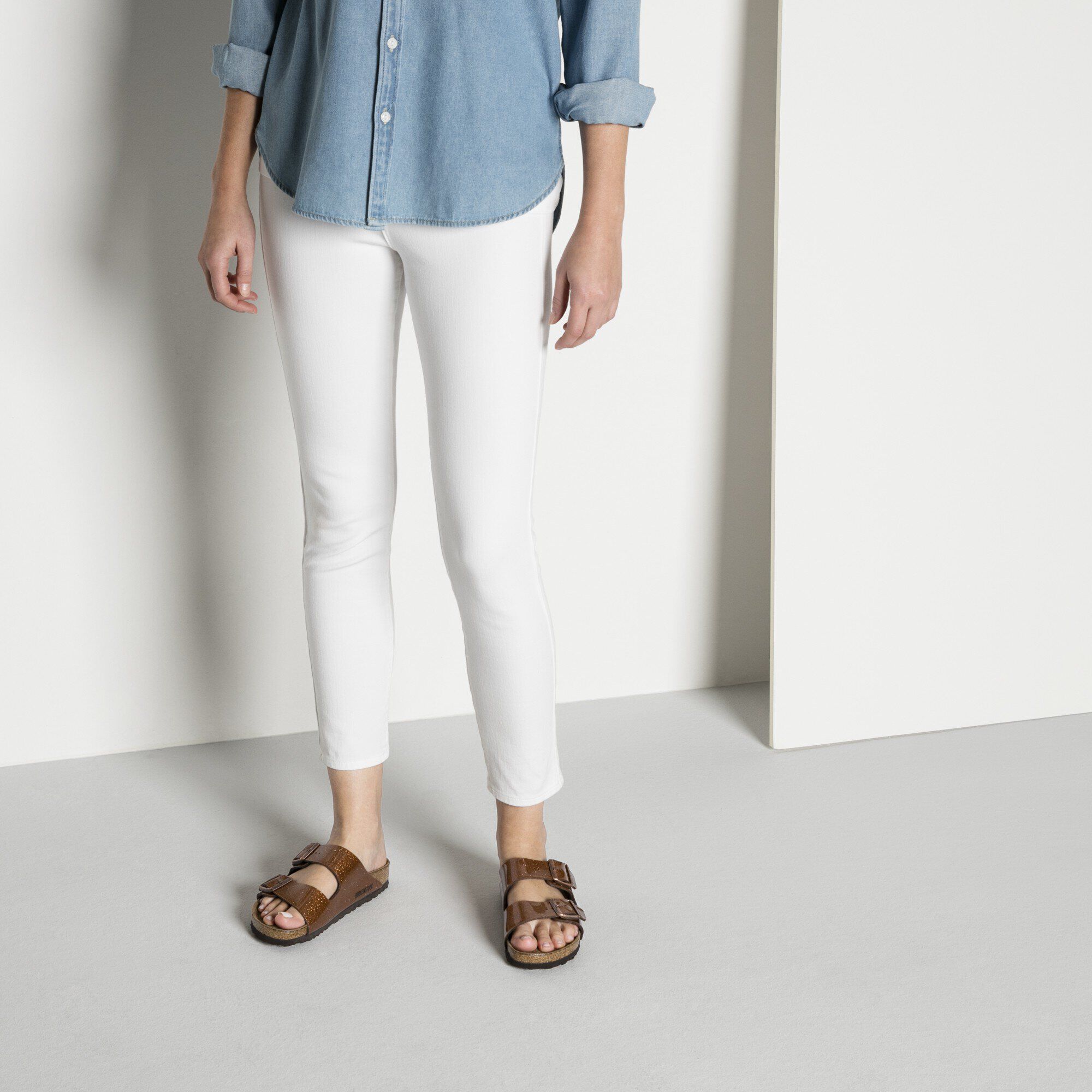 Arizona Soft Footbed Birko-Flor with a female model