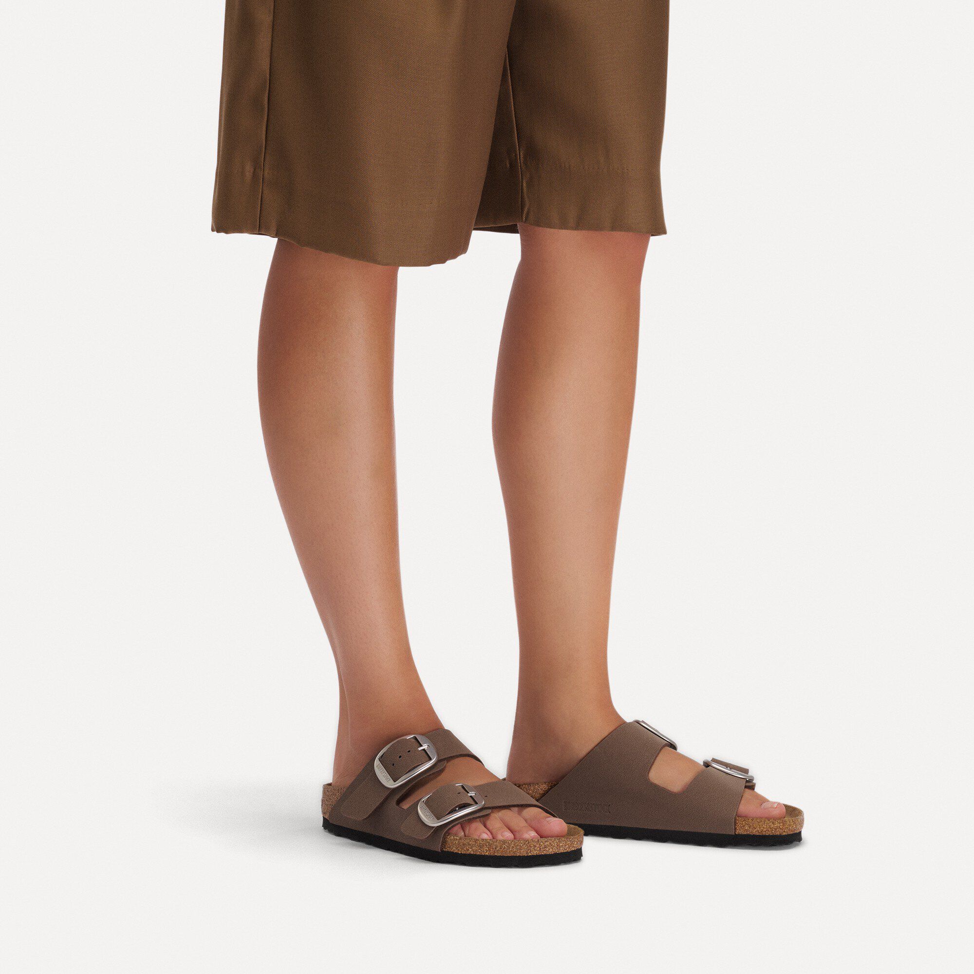 Arizona Big Buckle Birko-Flor Nubuck with a female model image num&eacute;ro 5