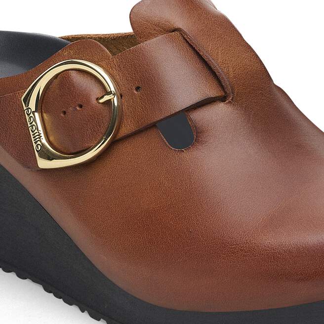 Fanny Ring-Buckle Leather