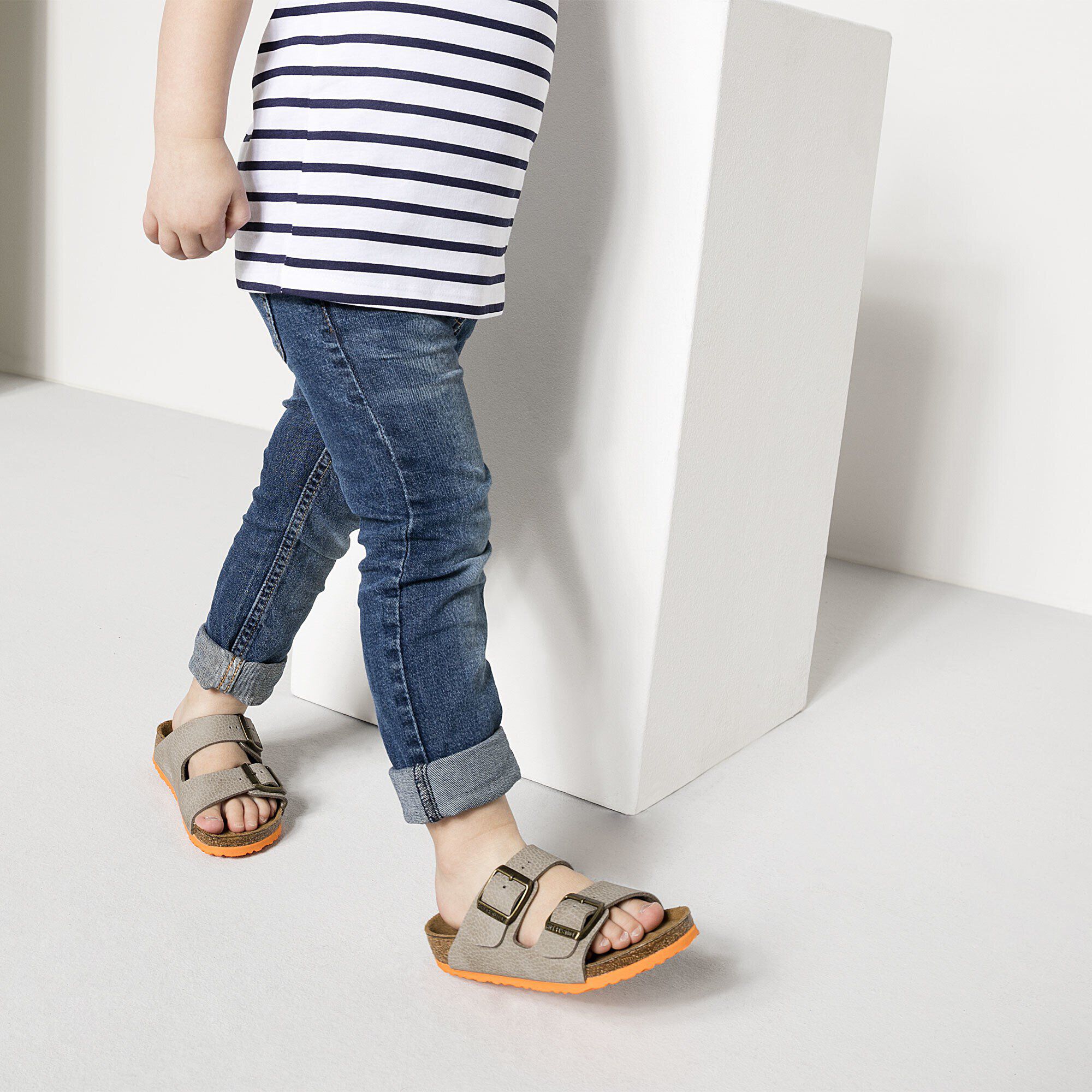 Arizona Kids Birko-Flor with a female model