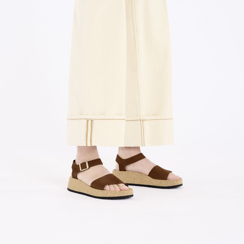 BIRKENSTOCK Glenda Nubuck Leather Dark Tea Soft Footbed detail