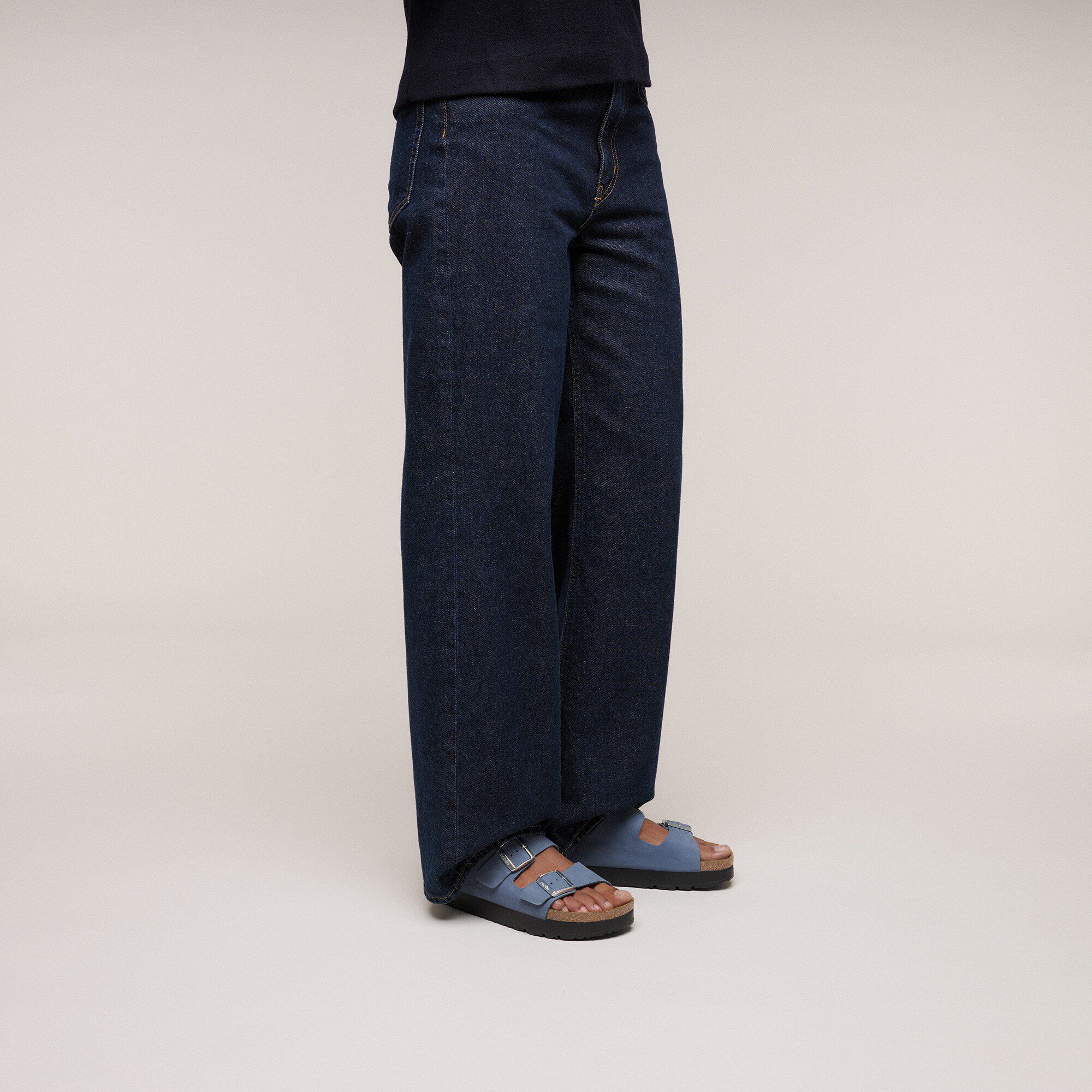 Arizona Flex Platform Nubuck Leather with a female model