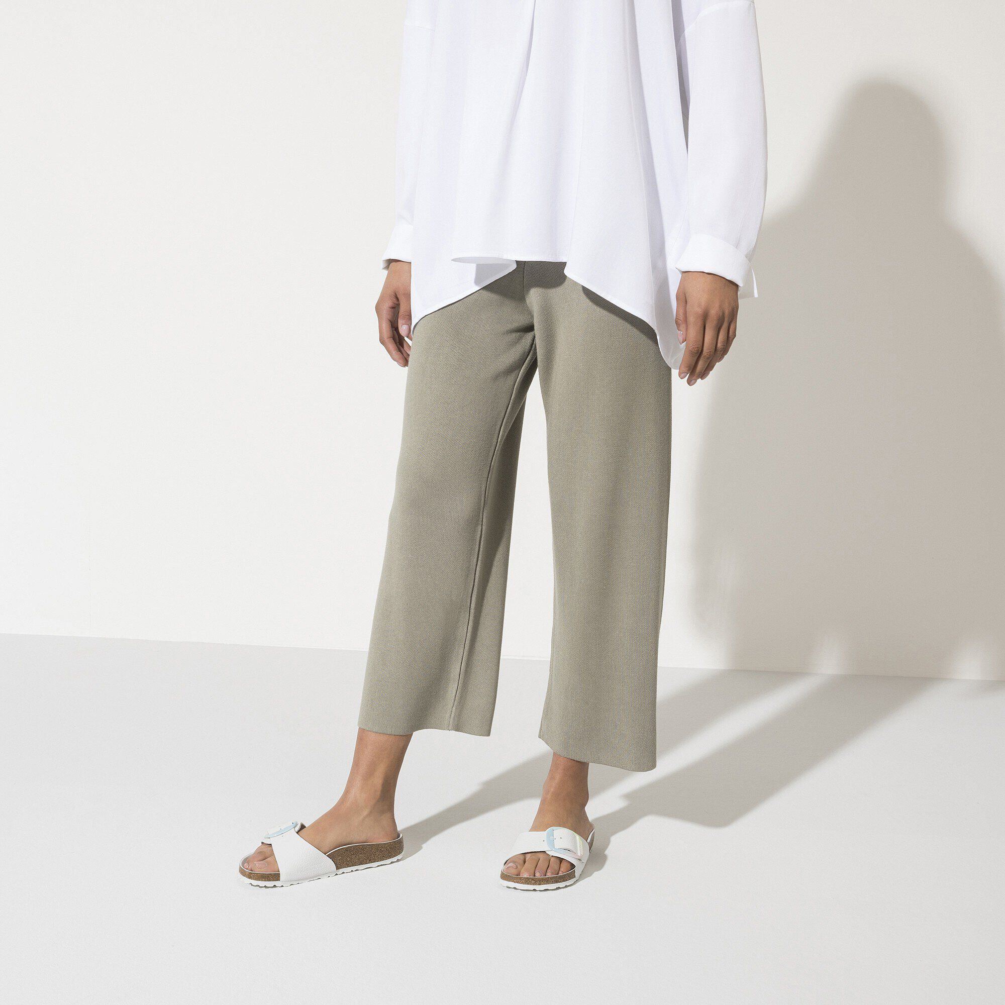 Madrid Big Buckle Leather with a female model