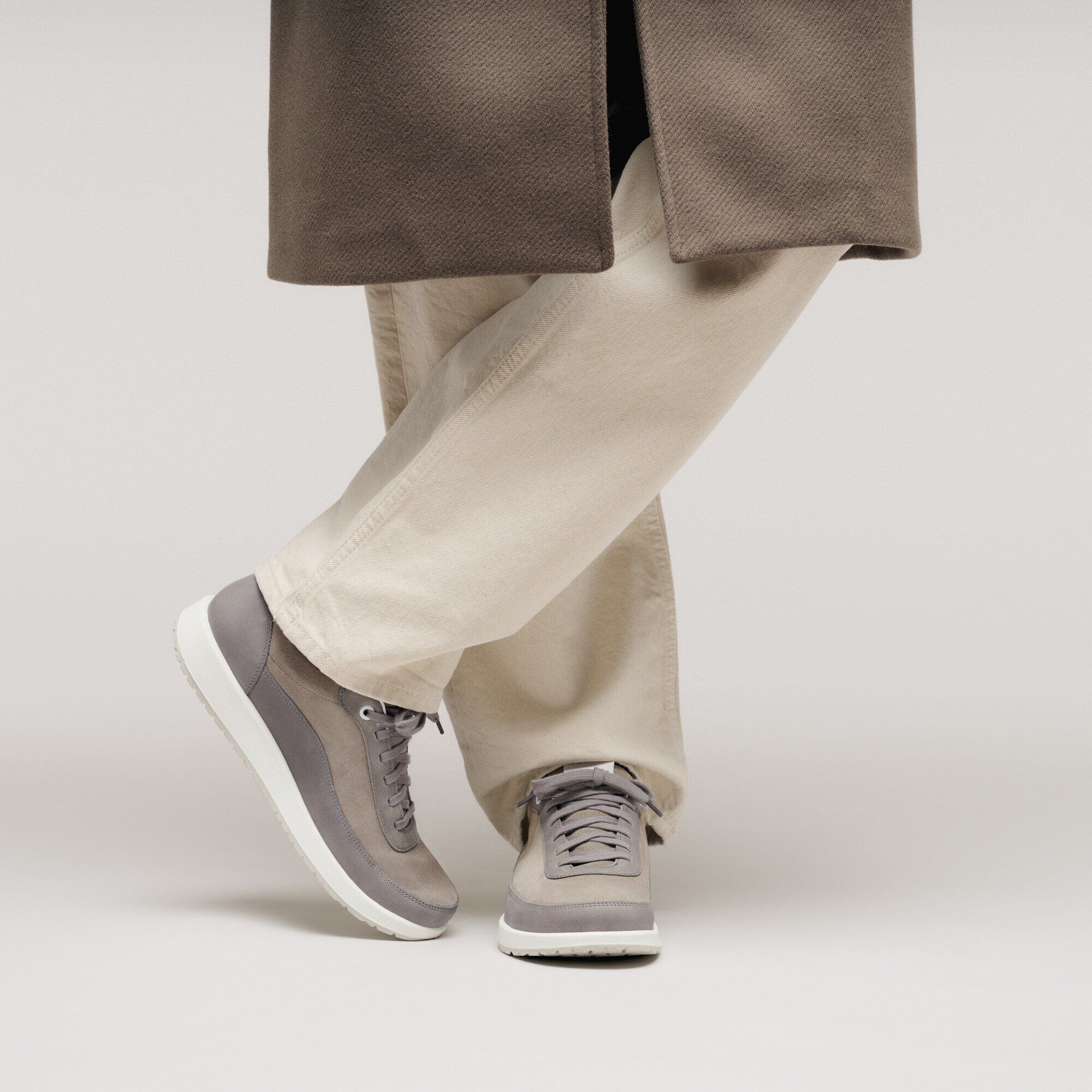 Honnef City Mixed Leather with a male model