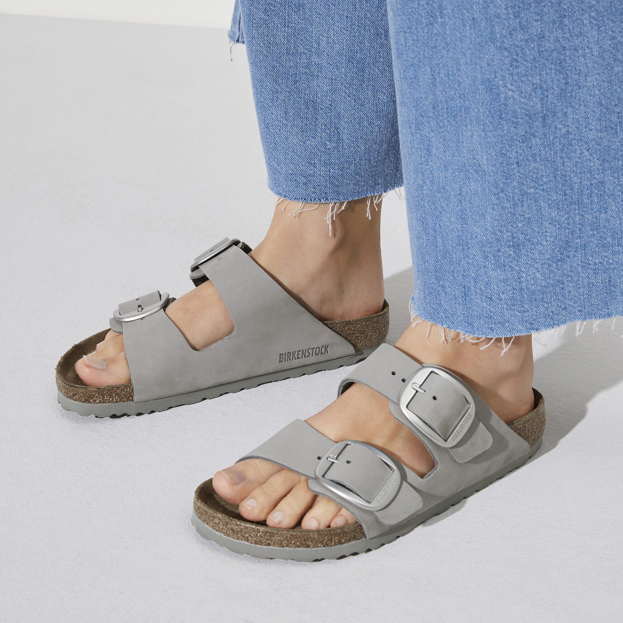 靴 Birkenstock Arizonia Big Buckle Arizona Big Buckle Nubuck Leather in Color Stone Blue
