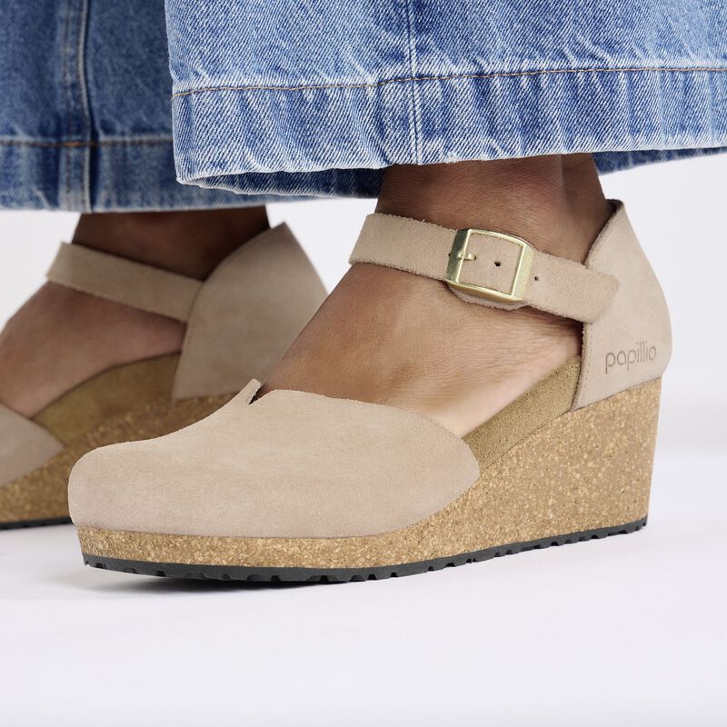 BIRKENSTOCK Mary Suede Leather Warm Sand Soft Sole detail