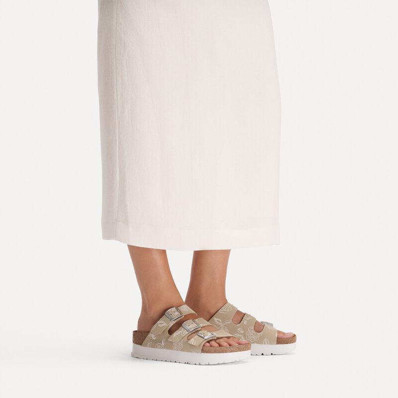 BIRKENSTOCK Florida Flex Platform Nubuck Leather Oyster Flower Contour Sole detail