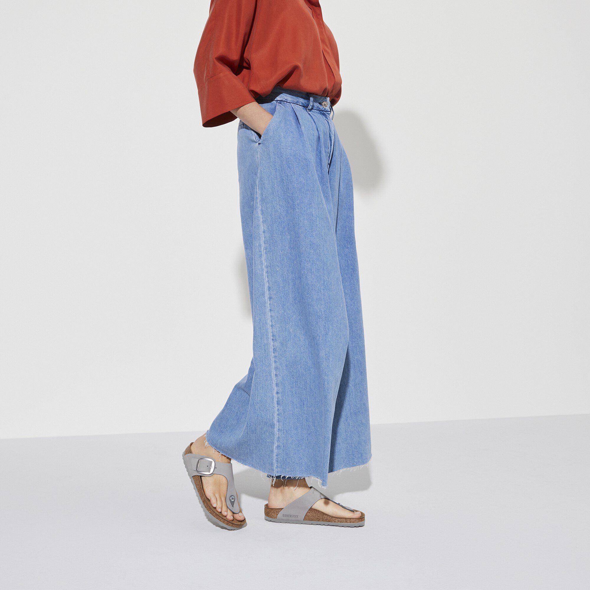 Gizeh Big Buckle Nubuck Leather