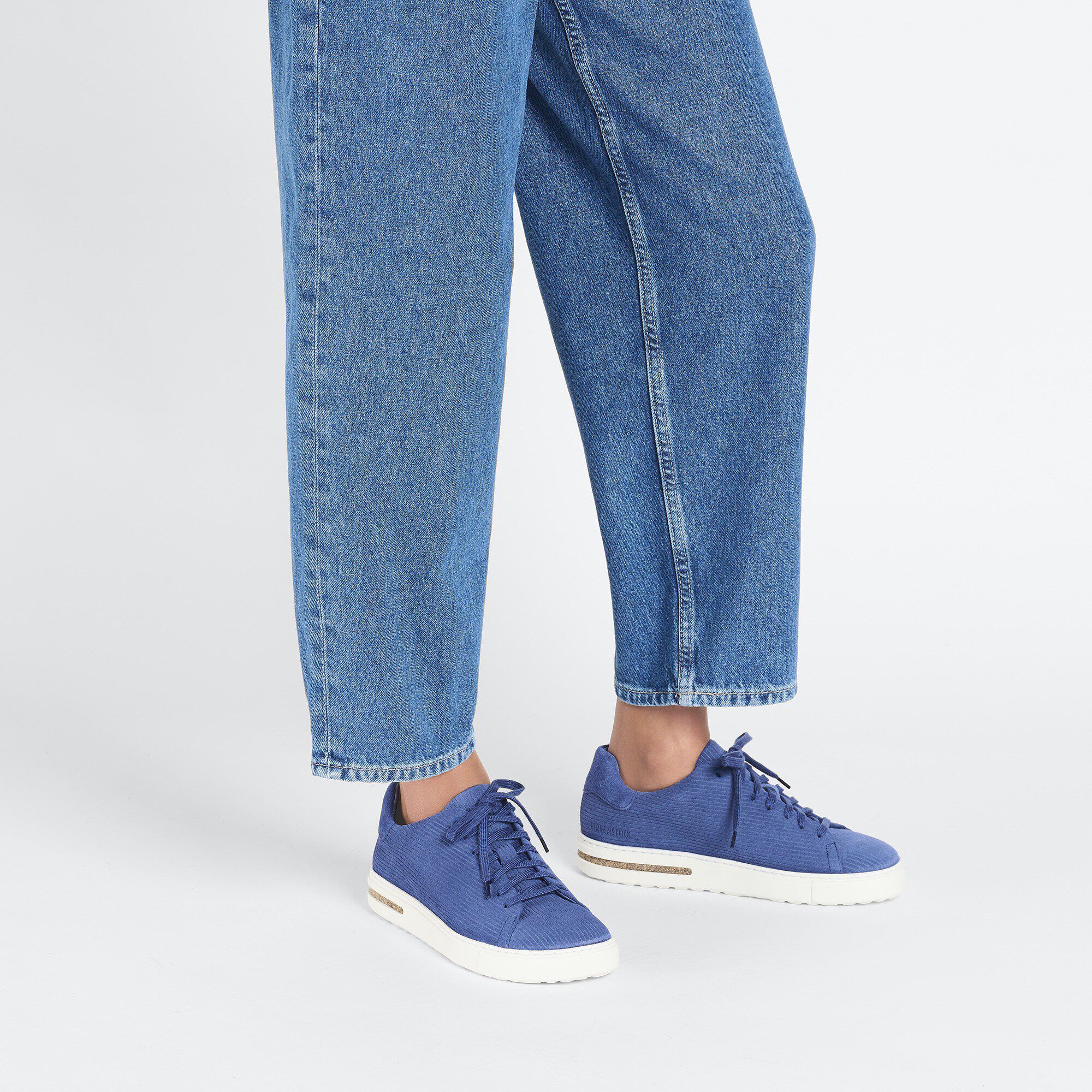 Bend Low Suede Embossed