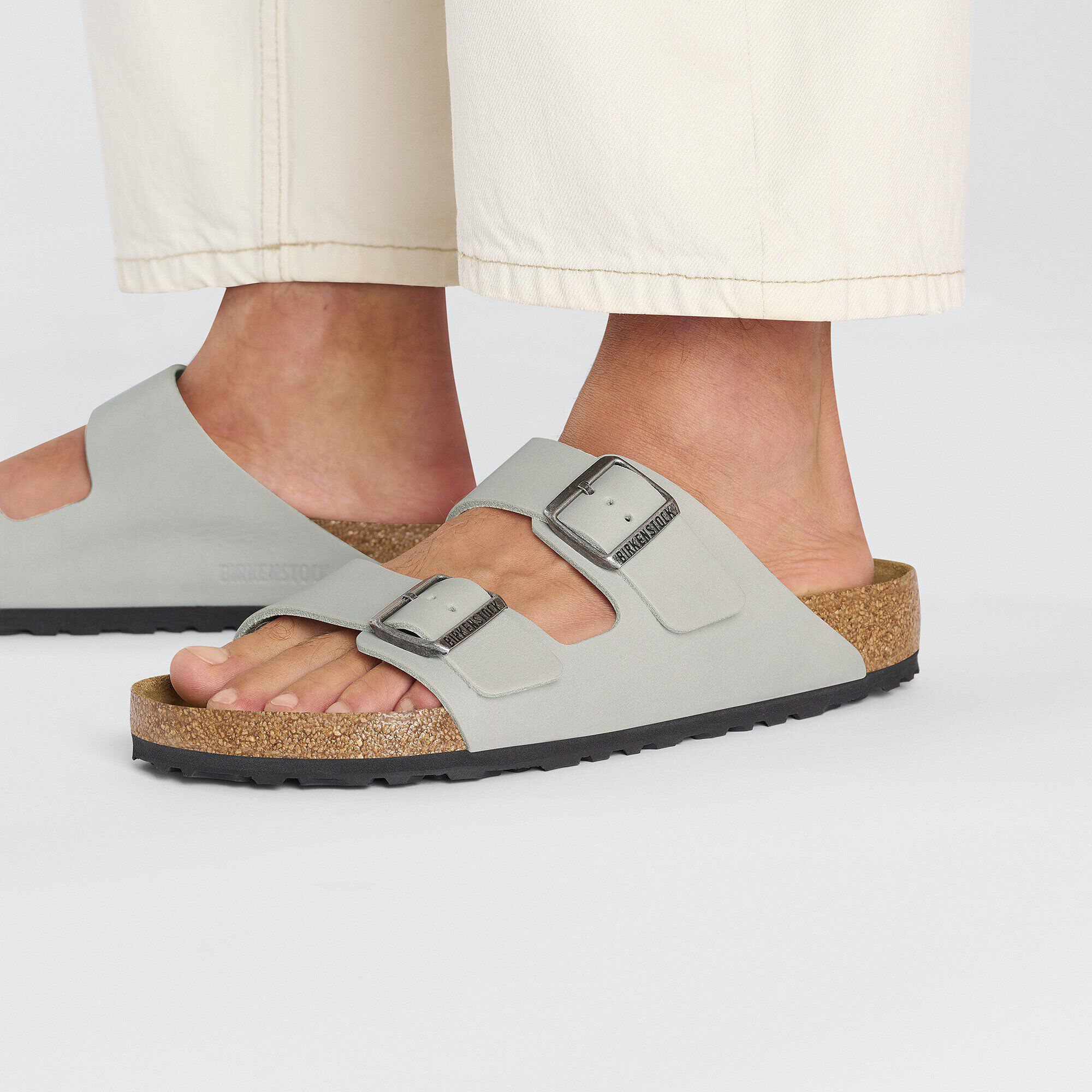 Arizona Grip Leather in Color Vintage Wood Mineral Grey