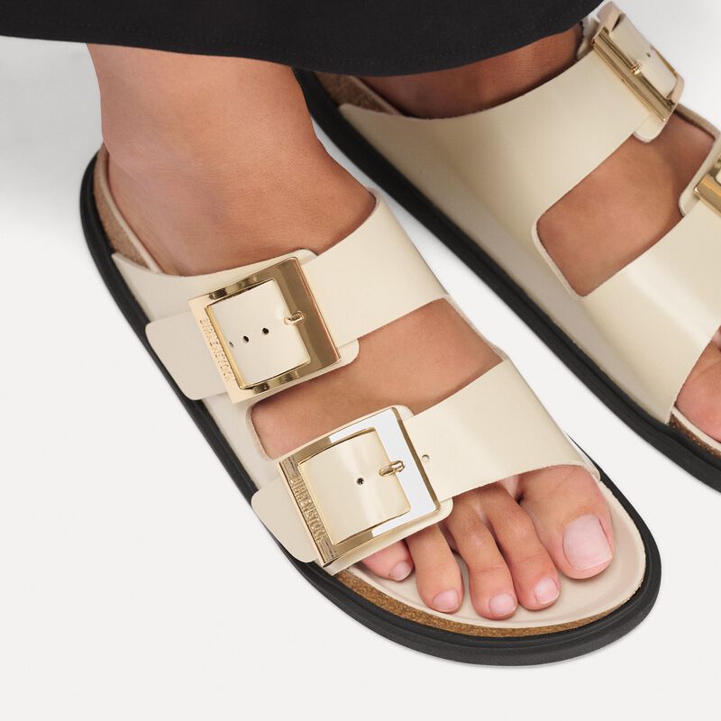 BIRKENSTOCK Arizona Droplet Buckle Natural Leather Patent High Shine Ecru City Comfort detail