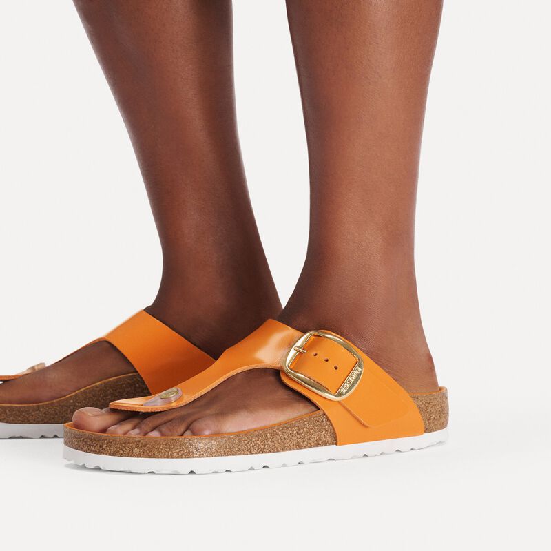 BIRKENSTOCK Gizeh Big Buckle Natural Leather Patent High-Shine Kurkuma Classic Fit detail