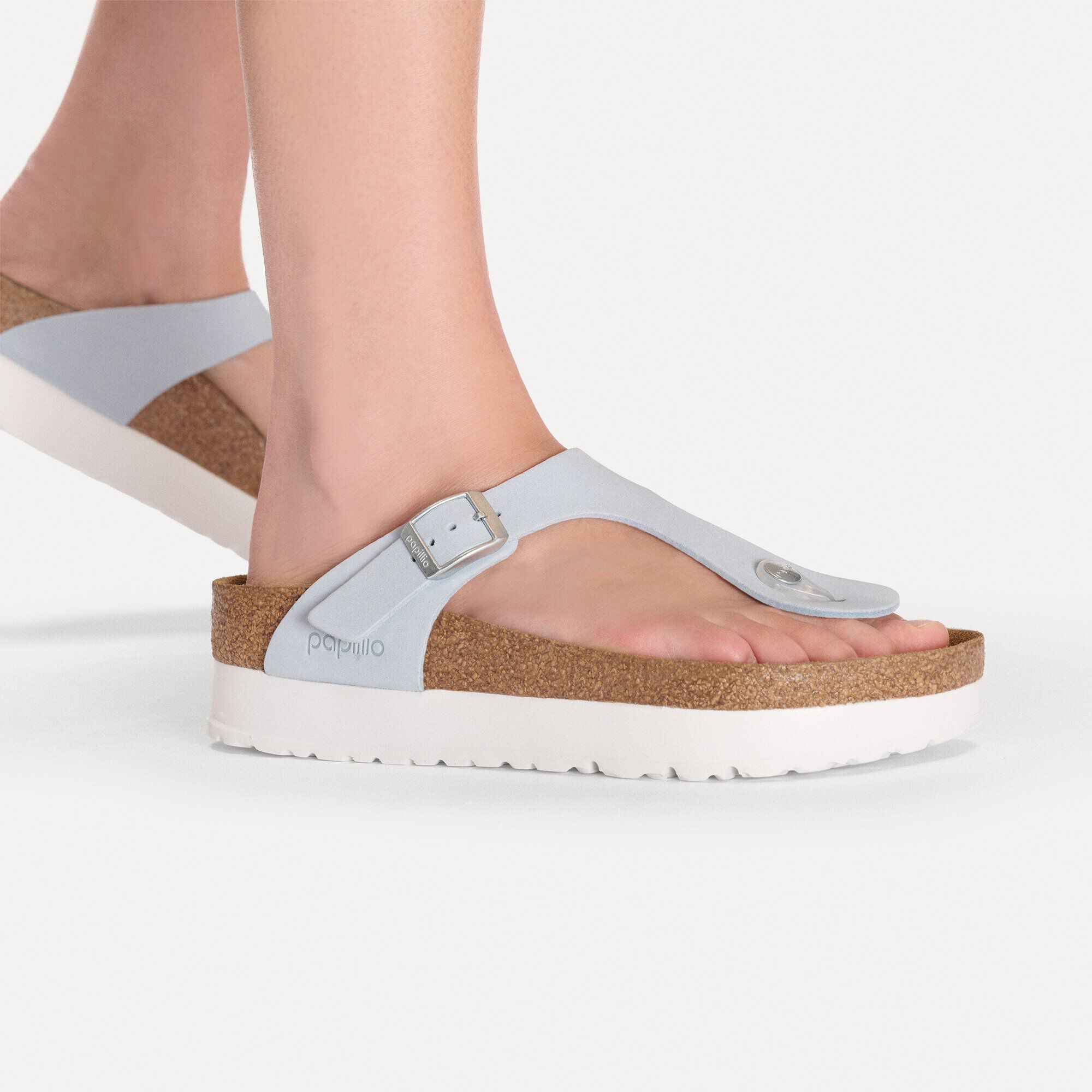 Gizeh Flex Platform Nubuck Leather Close-up with a female model