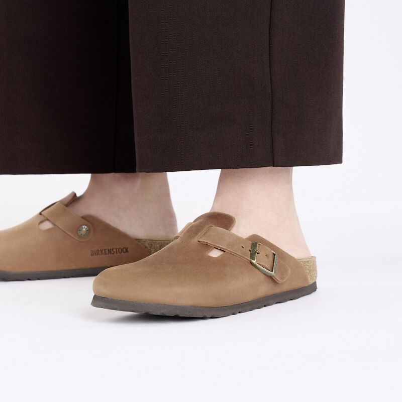 BIRKENSTOCK Boston Natural Leather Oiled Cognac Soft Sole detail