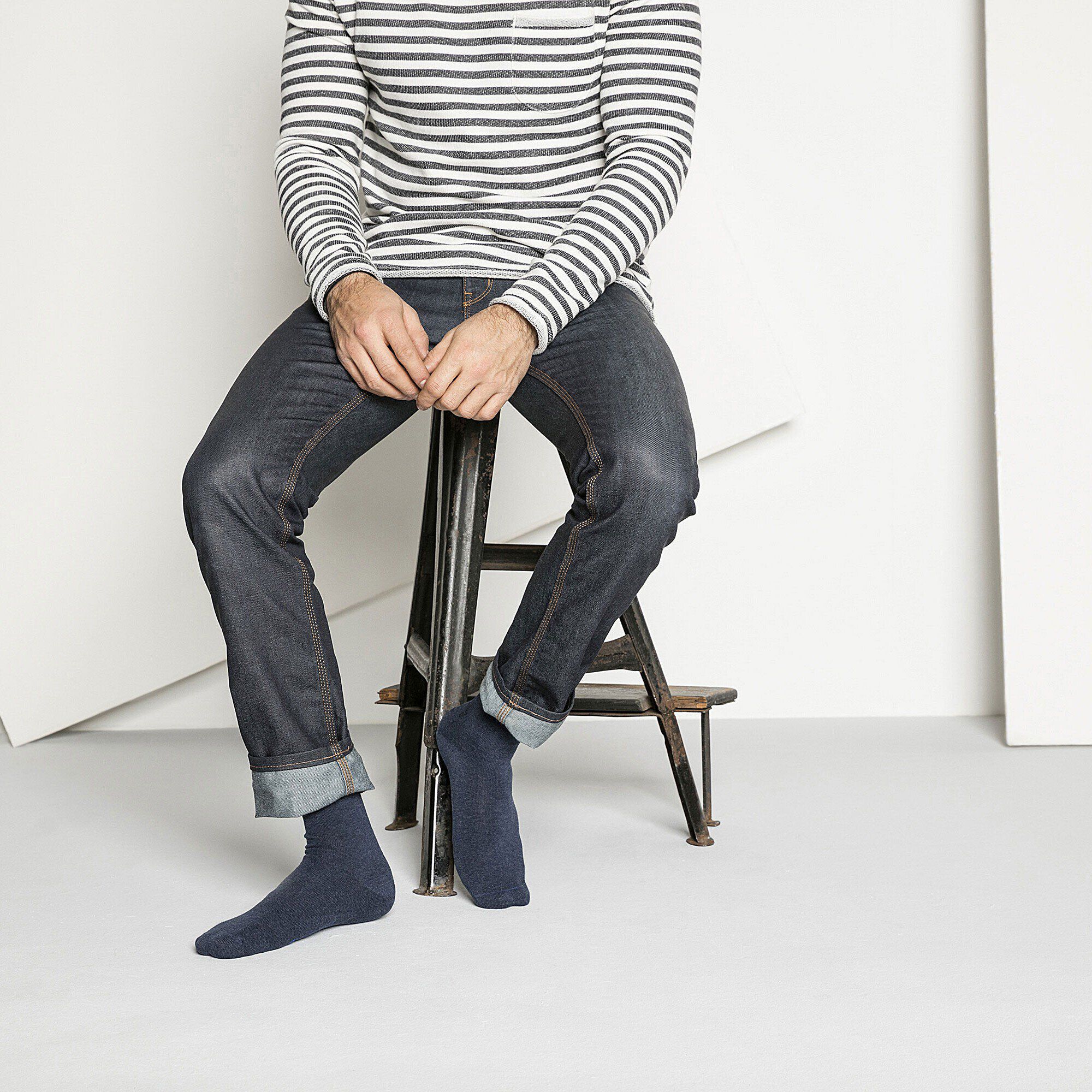 Cotton Sole Men Cotton-Polyamide-Elastane with a male model